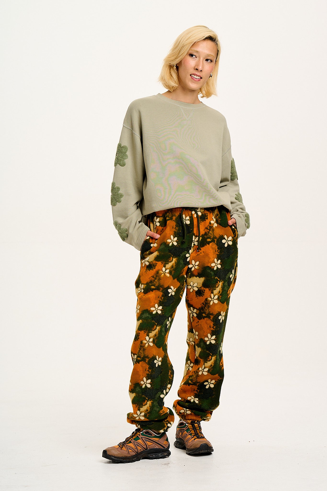 Jamie - Polar Fleece Joggers in Green Daisy Lu Print