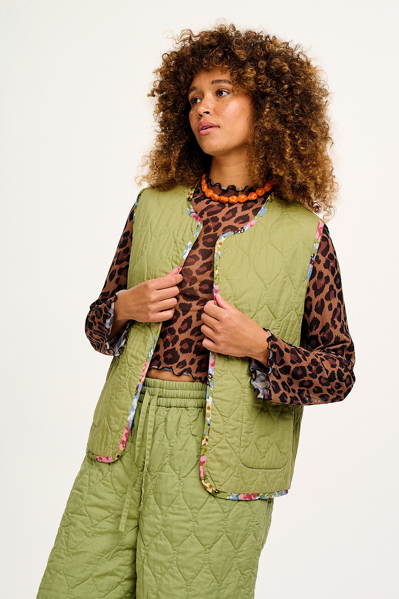 Emery - Reversible Quilted Gilet in Elsinore Floral Print