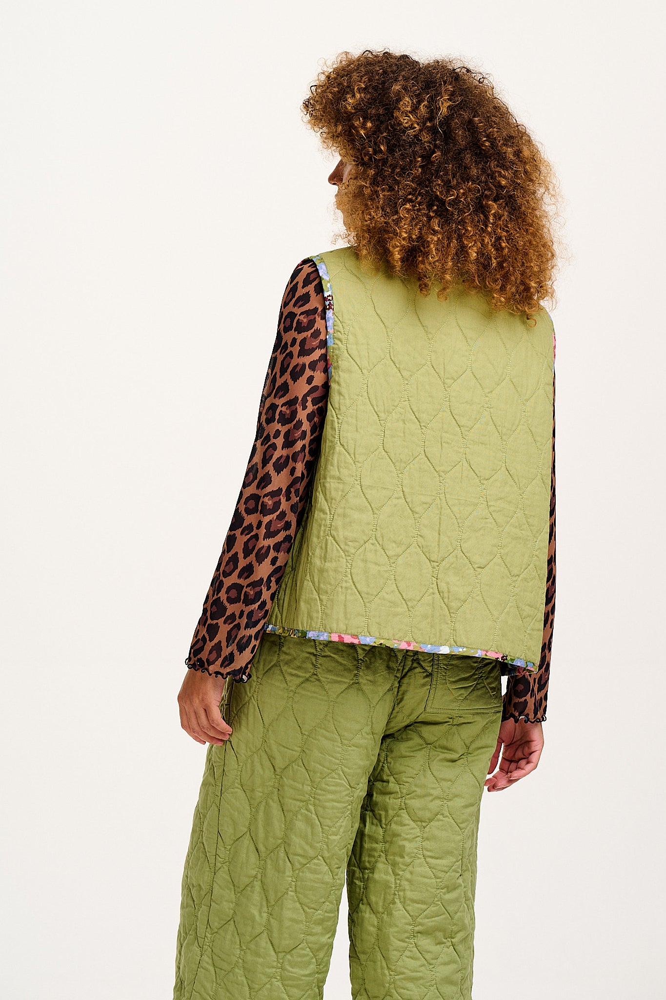 Emery - Reversible Quilted Gilet in Elsinore Floral Print