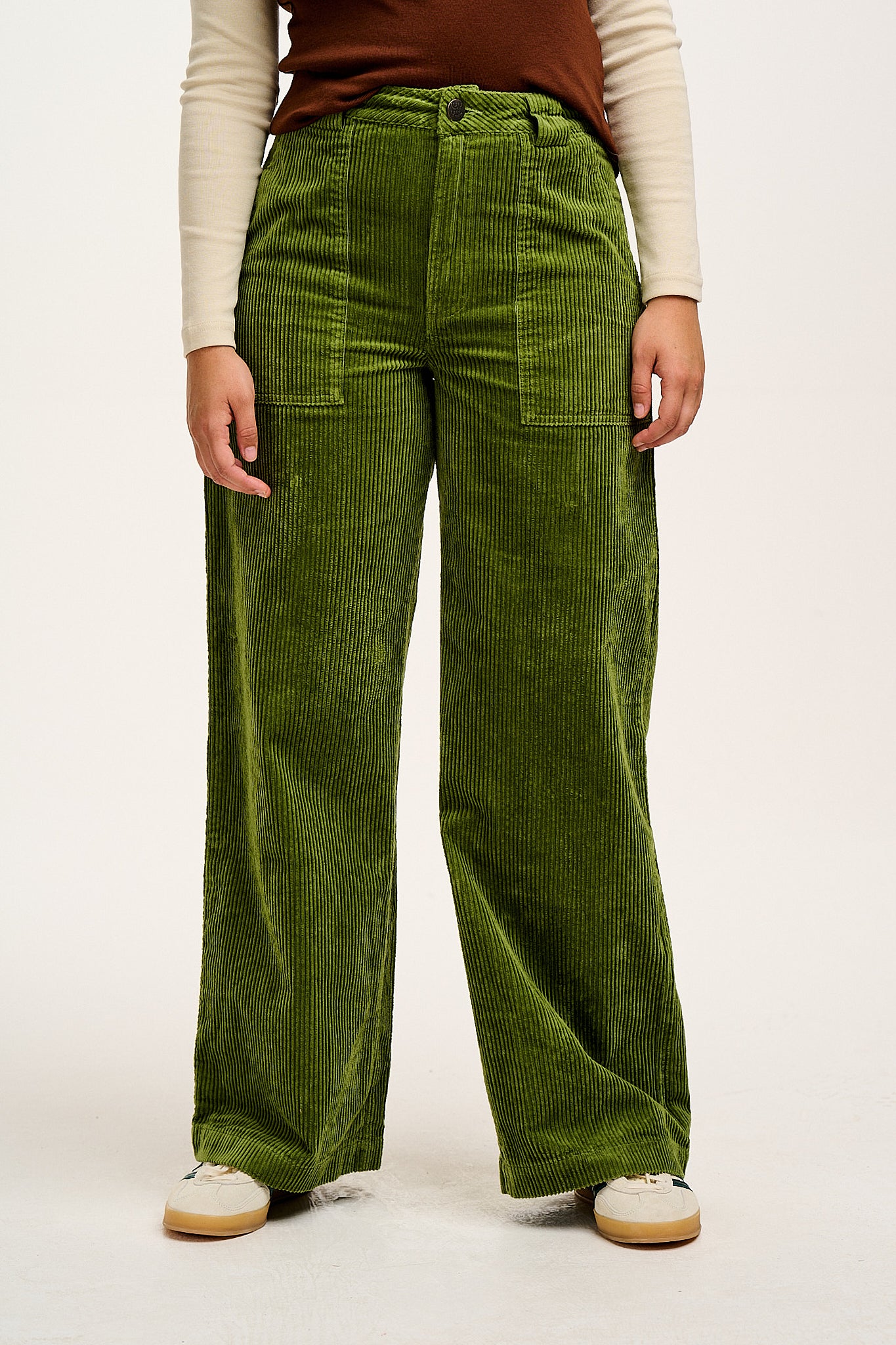 Delores - Wide Leg Corduroy Jeans in Pesto Green