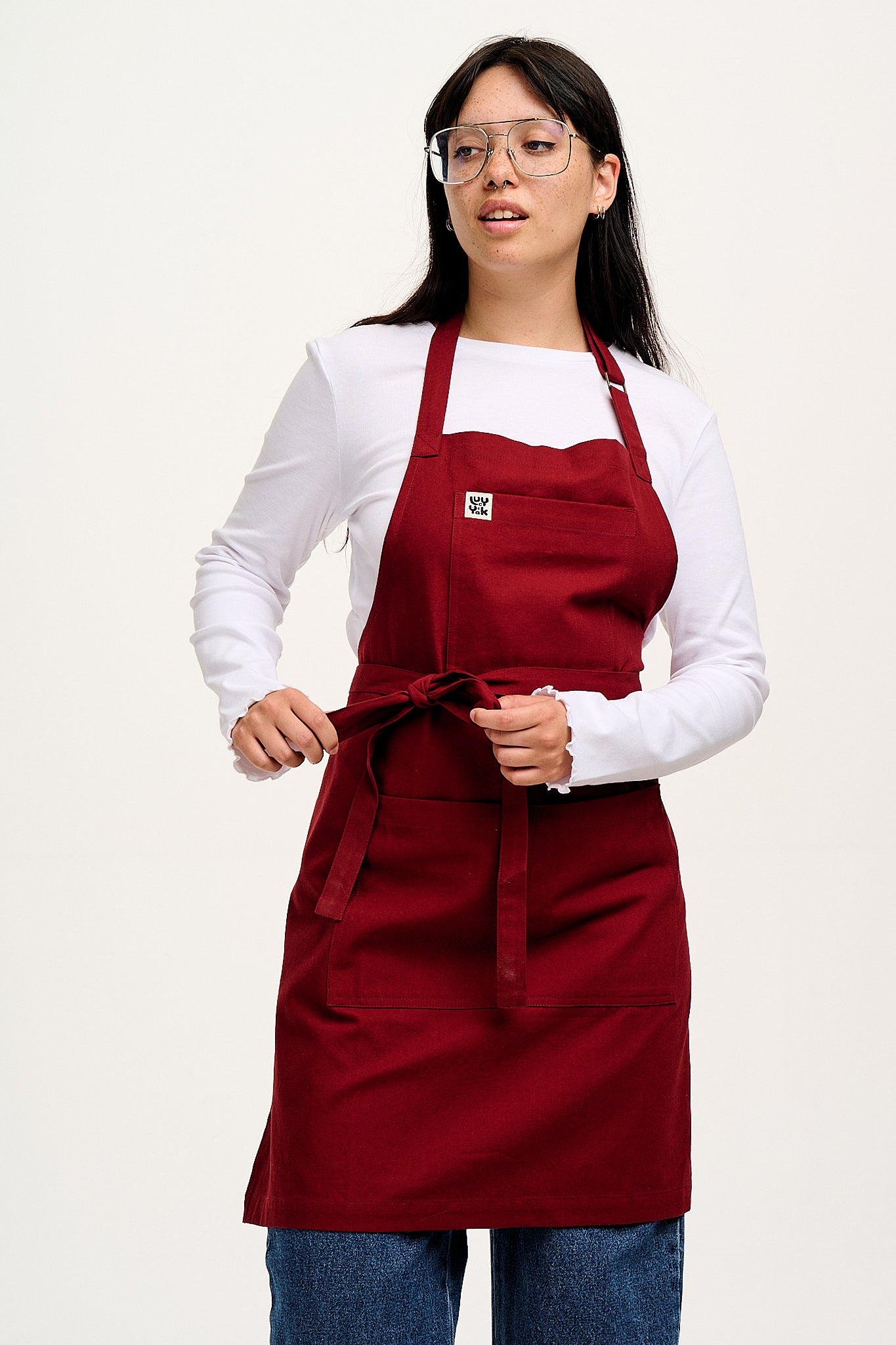 Ada - Midweight Cotton Apron in Maroon