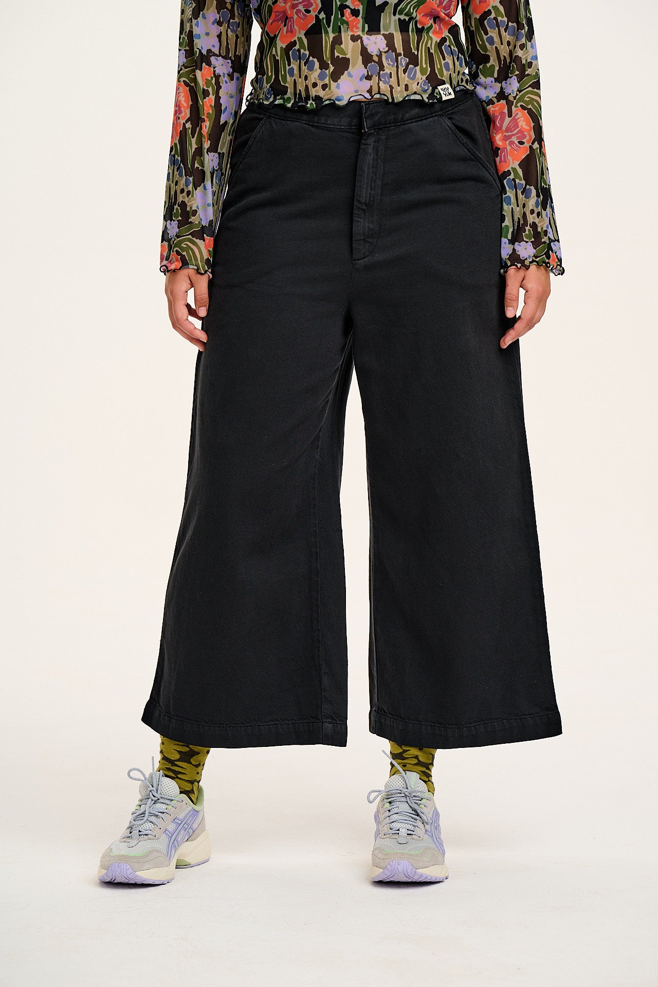 Halston - Wide leg Cotton Trousers in Black