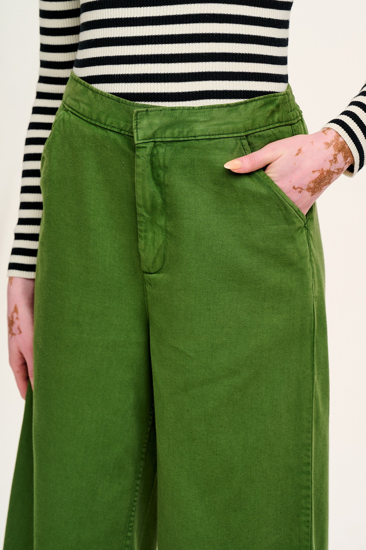 Halston - Wide leg Cotton Trousers in Highland Green