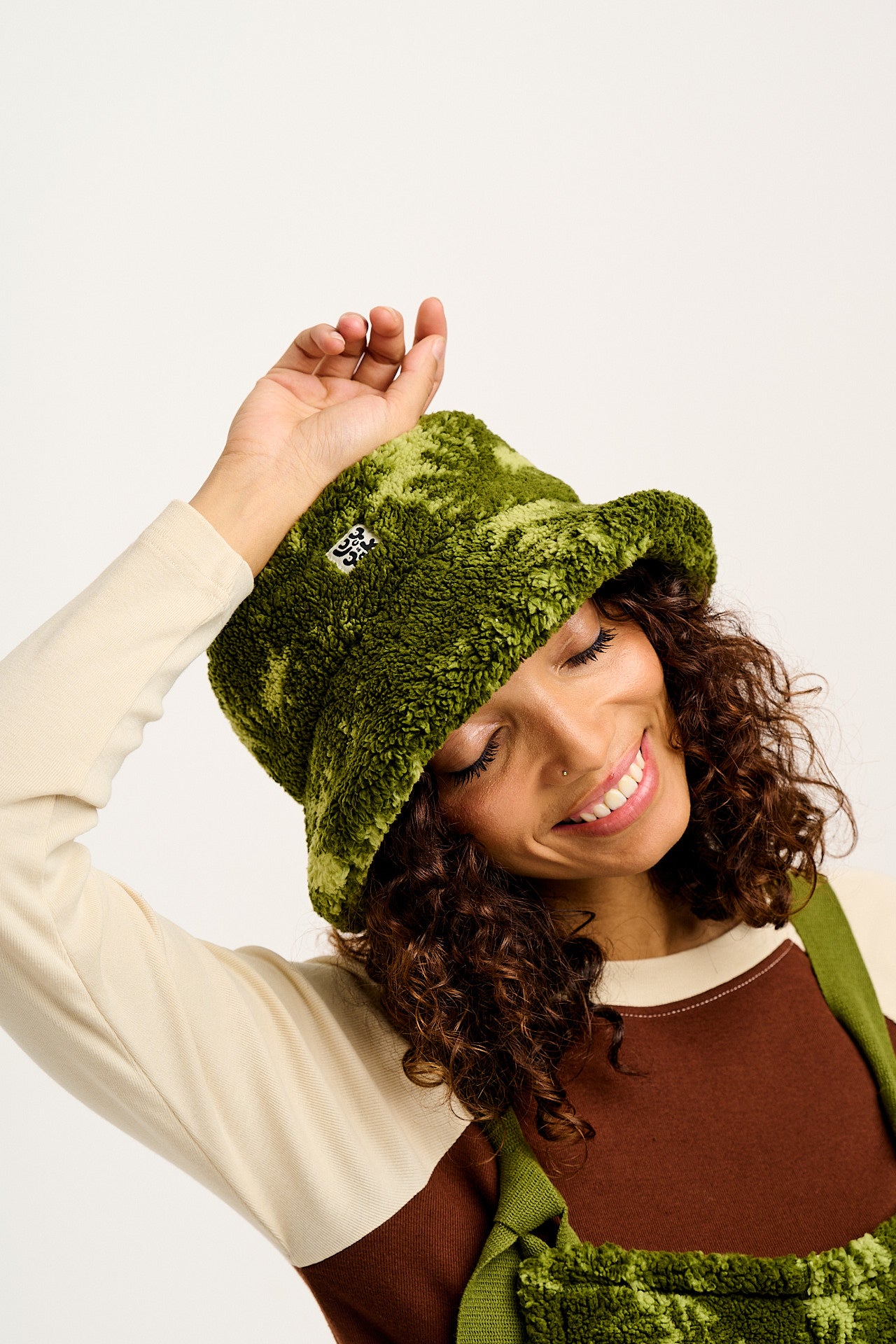 Travis - Borg Fleece Bucket Hat in Green Sequoia Print