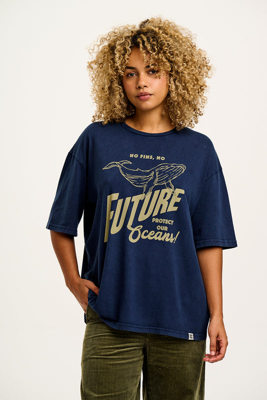 L.E. Benny - Oversized Cotton Tee in No Fins, No Future Print