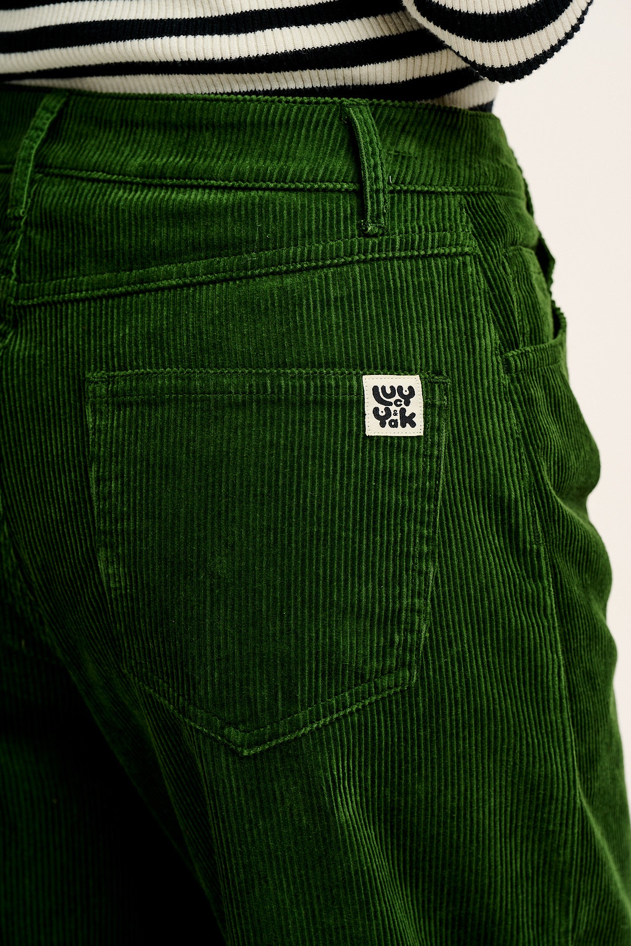 Drew - Cropped Straight Leg Corduroy Trousers in Highland Green