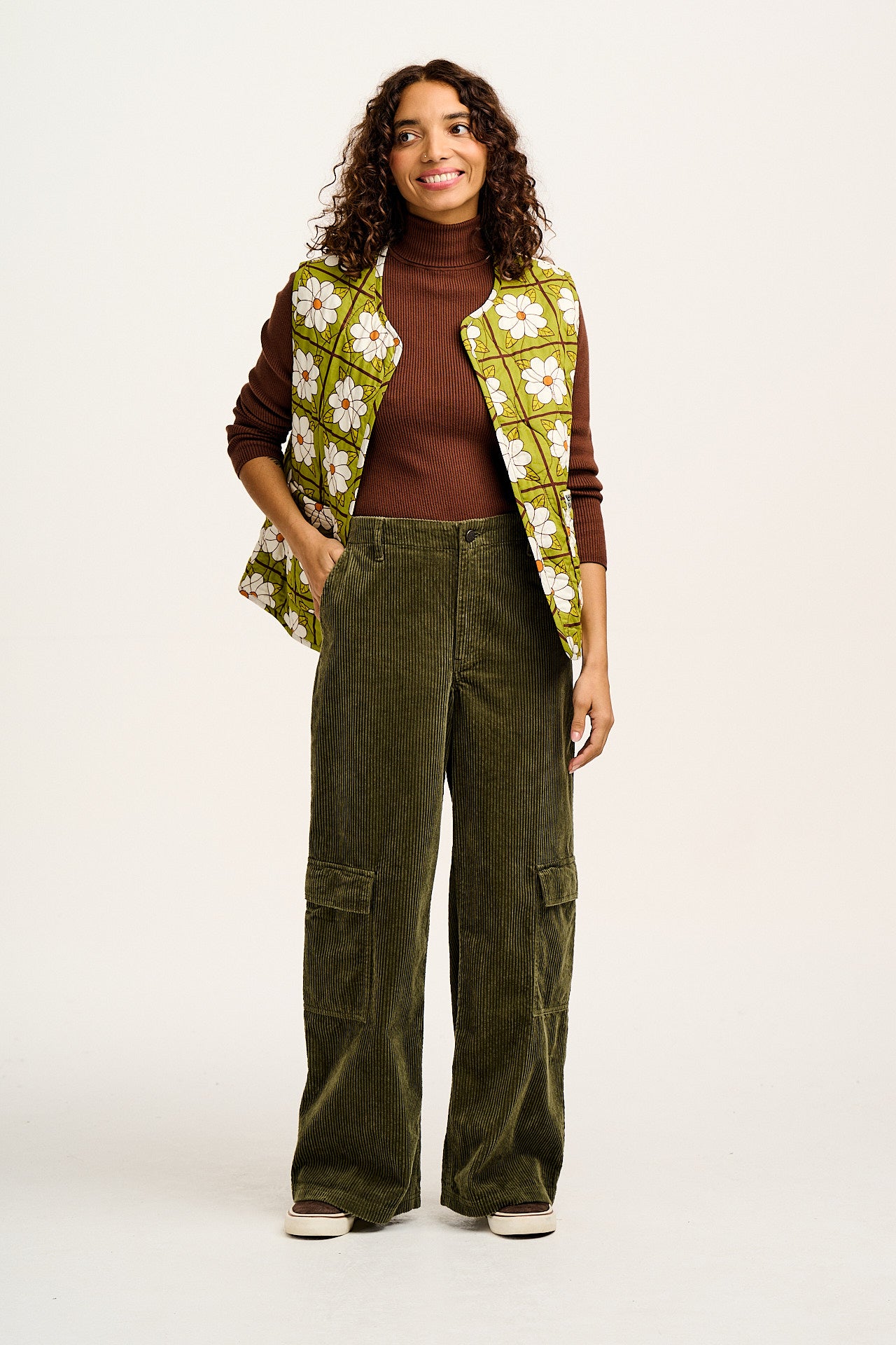 Phoenix - Corduroy Cargo Trousers in Ivy Green