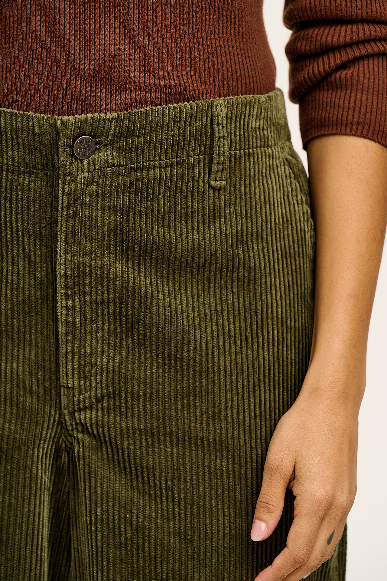 Phoenix - Corduroy Cargo Trousers in Ivy Green