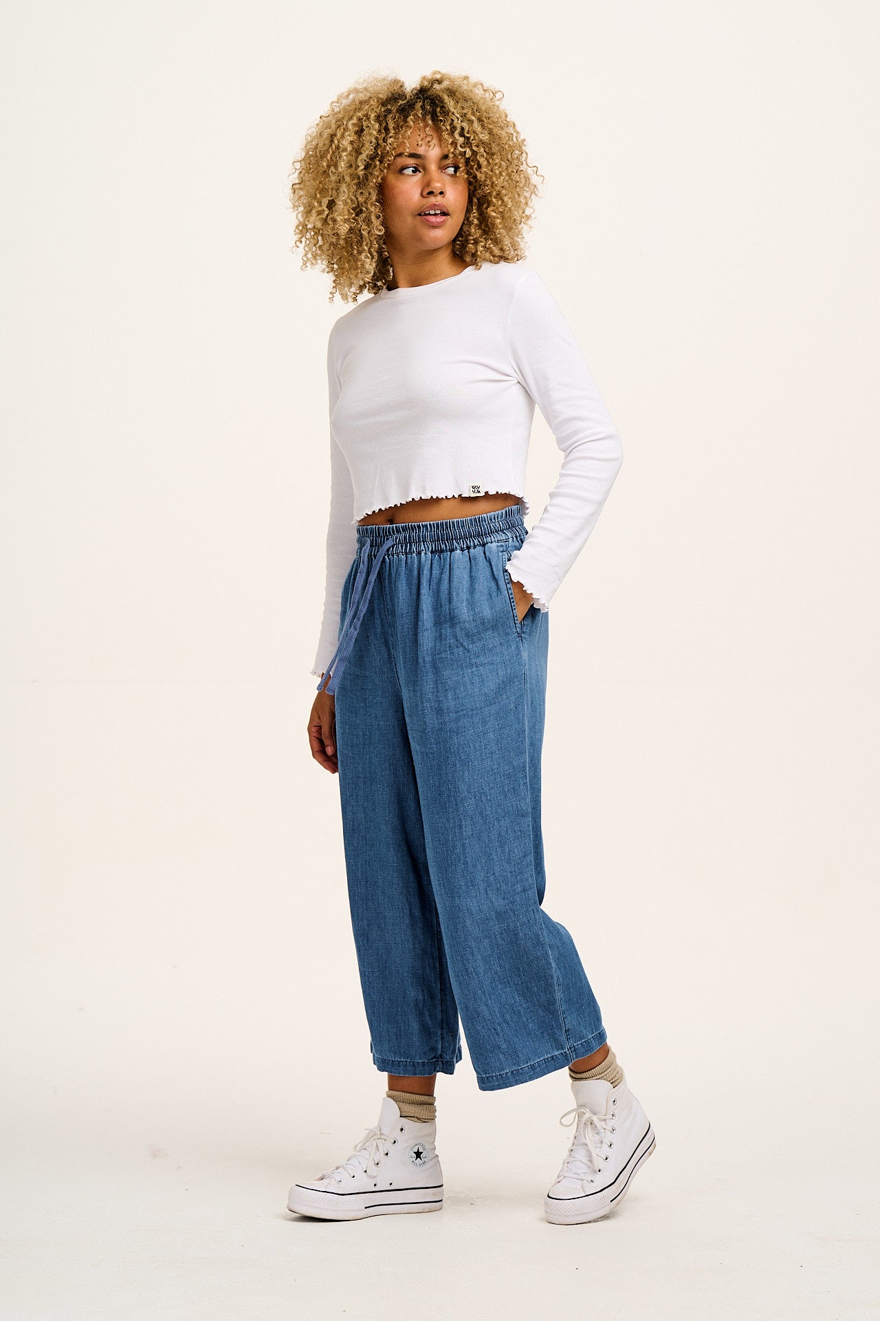 Chuck - Cotton & Hemp Trousers in Mid Wash Blue