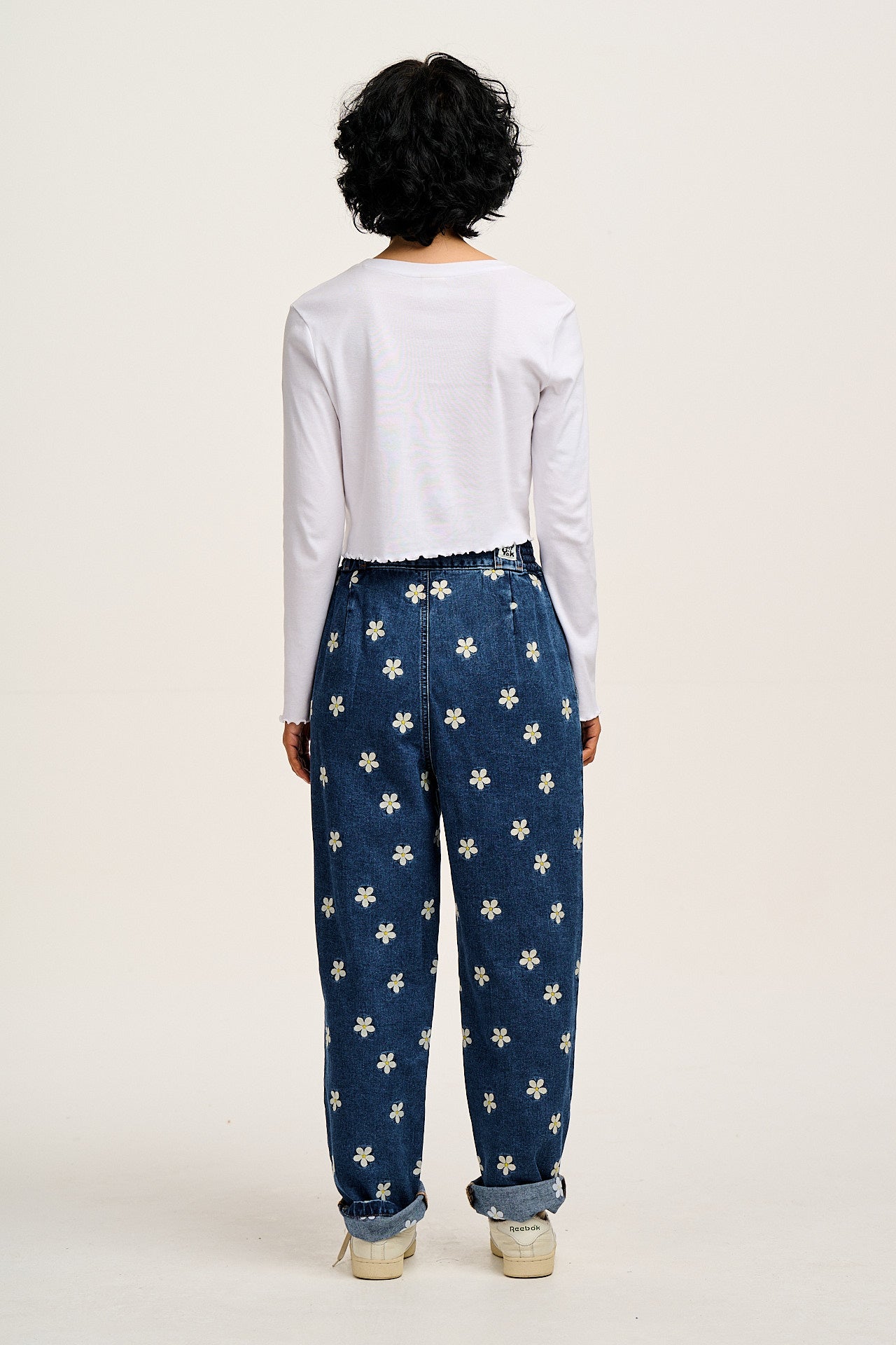 Addison - Tapered Denim Jeans in Mid Wash with Daisy Embroidery