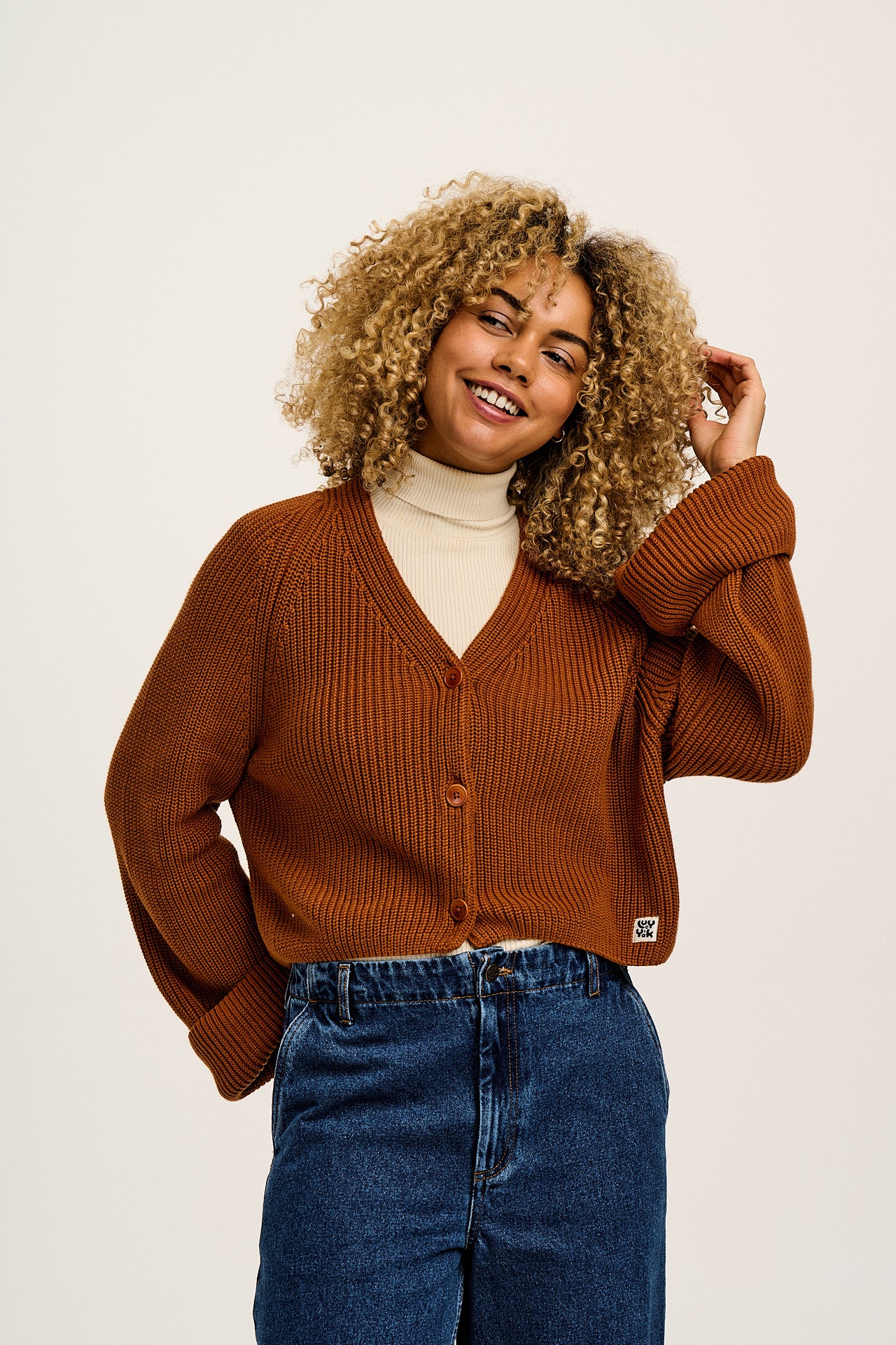 Robyn - V-Neck Knitted Cardigan in Caramel Cafe brown