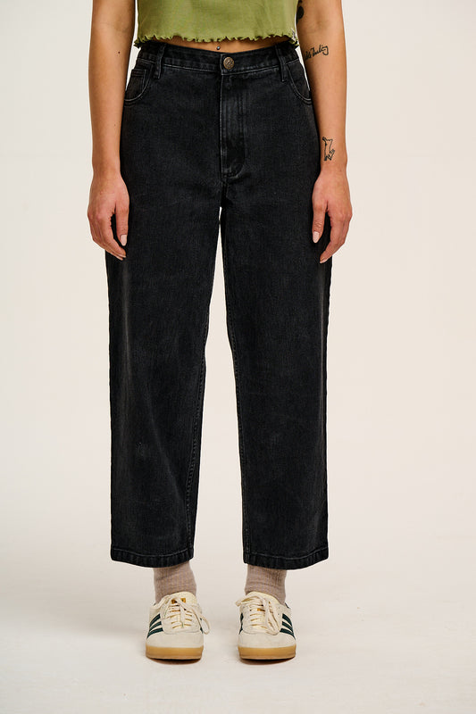 Drew - Straight Leg Denim Jeans in Washed Black