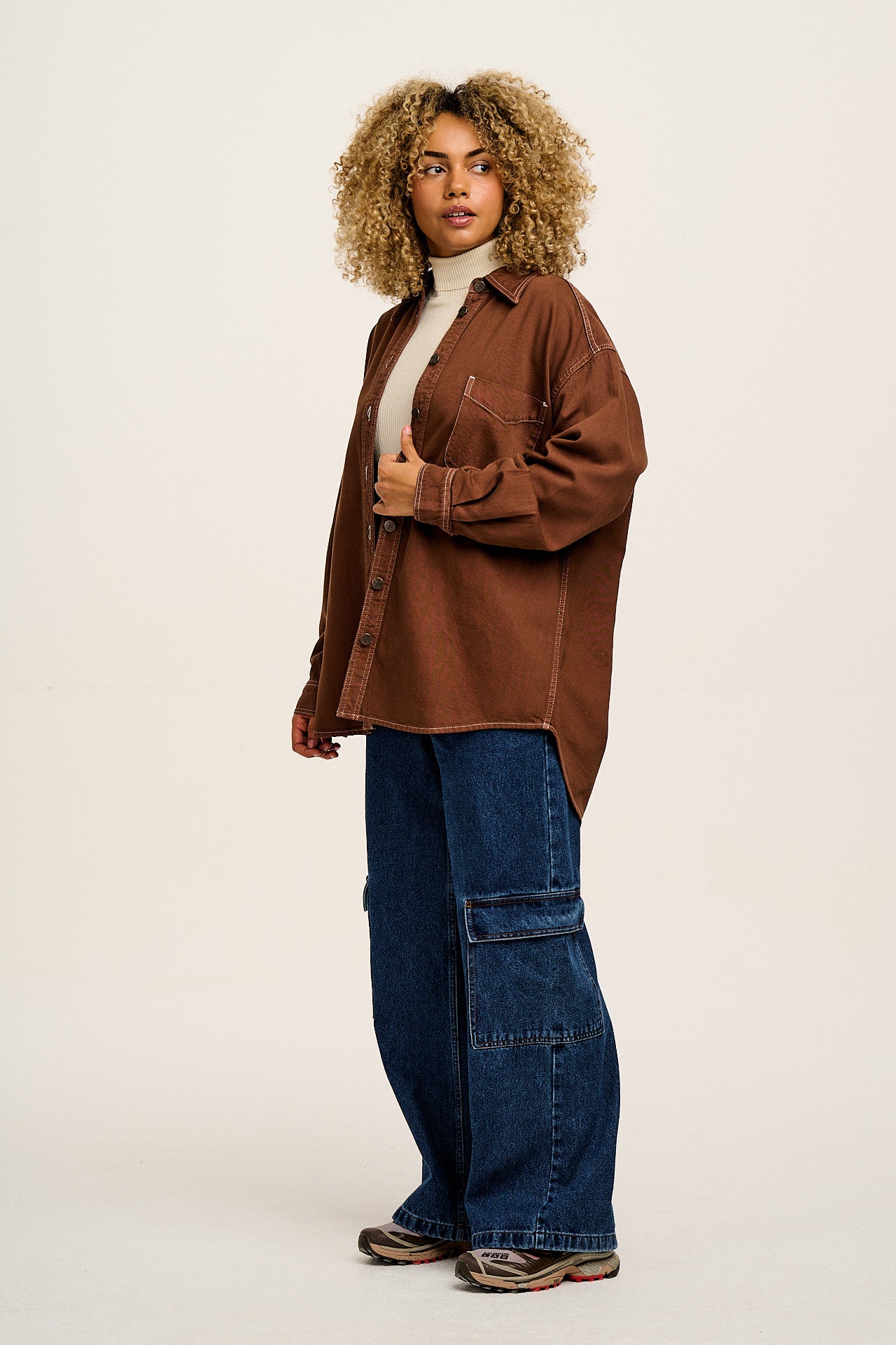 Sydney - Oversized Cotton Shirt in Chestnut Brown