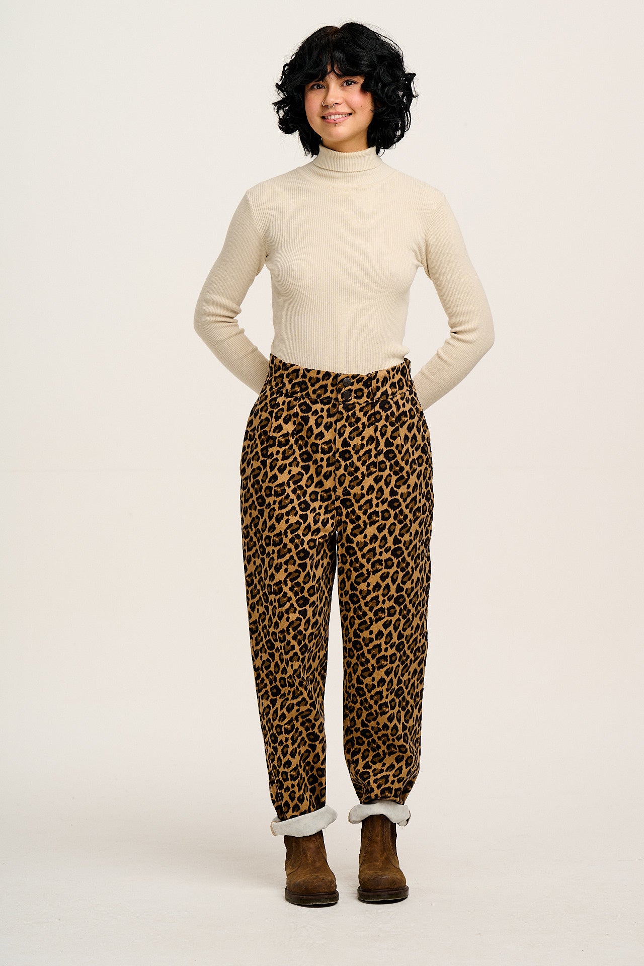 Addison - Tapered Twill Trousers in Leopard Print