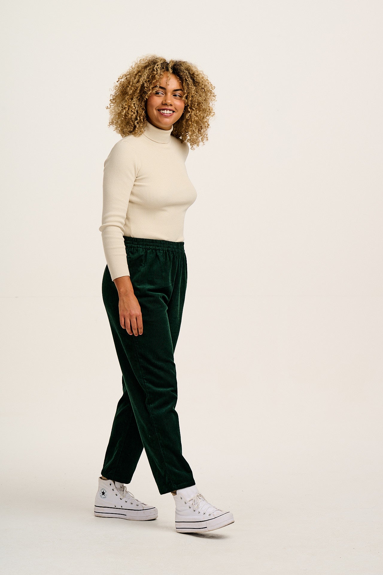 Billie - Corduroy Trousers in Posy Green