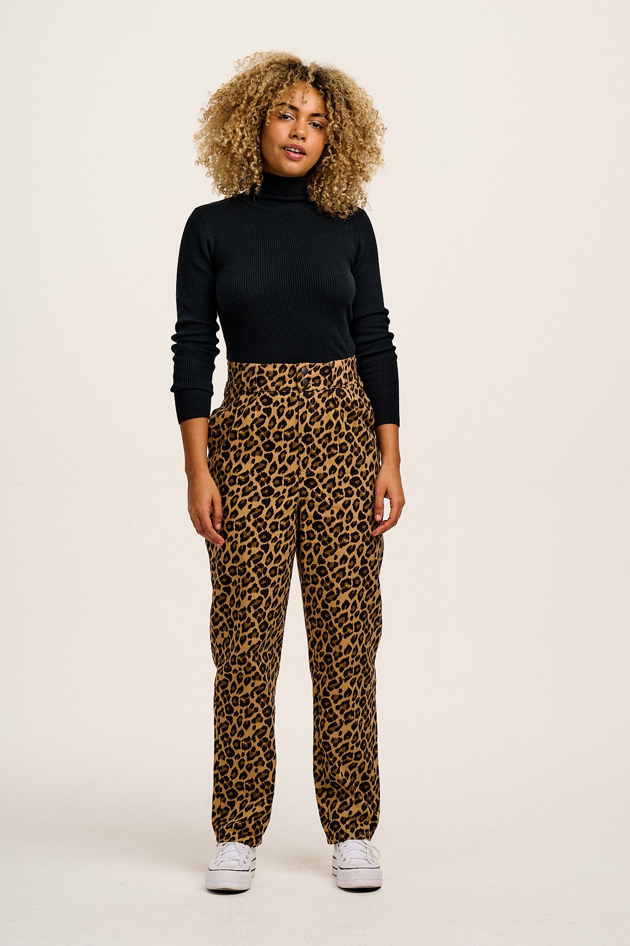 Addison - Tapered Twill Trousers in Leopard Print