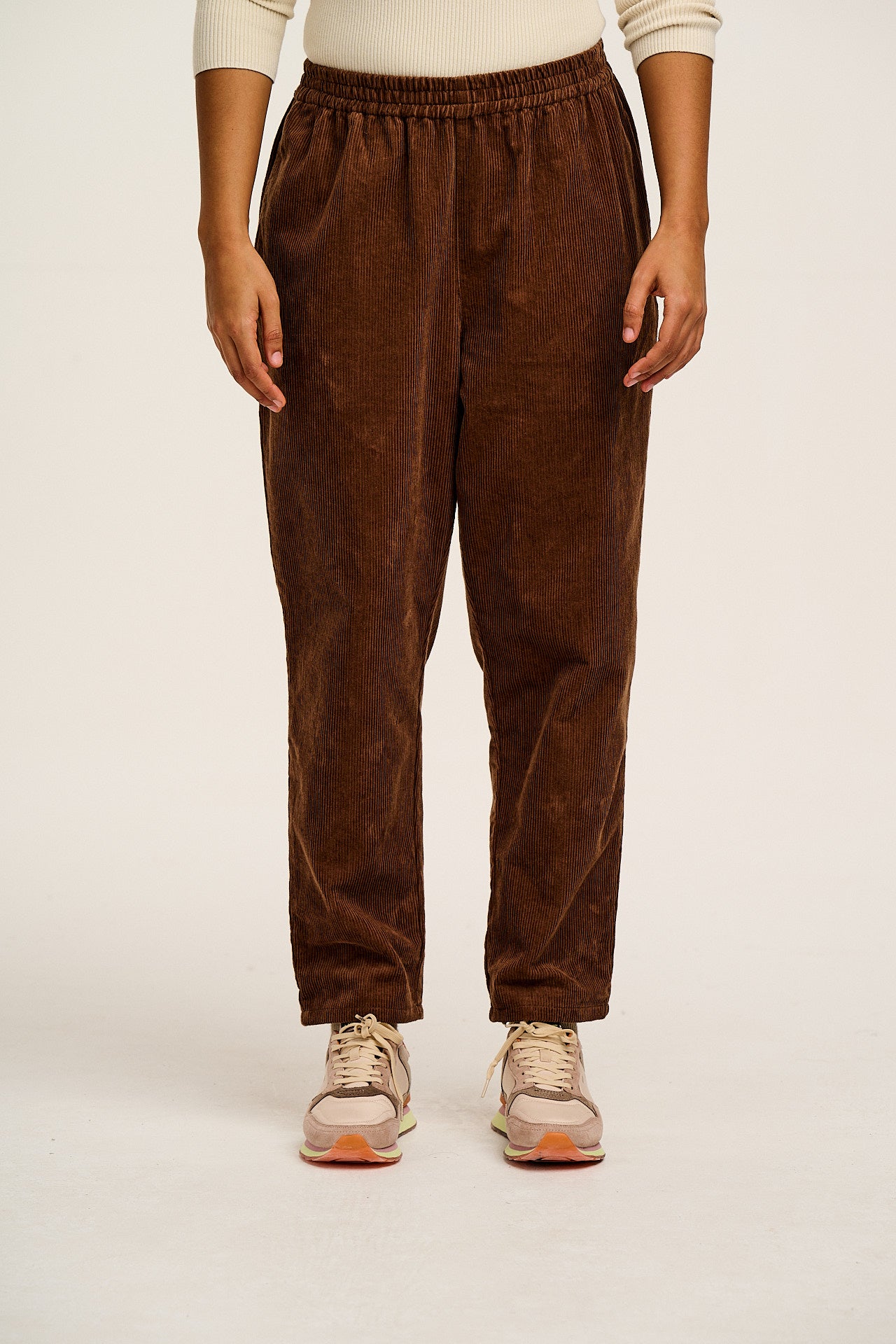 Billie - Corduroy Trousers in Oak Brown