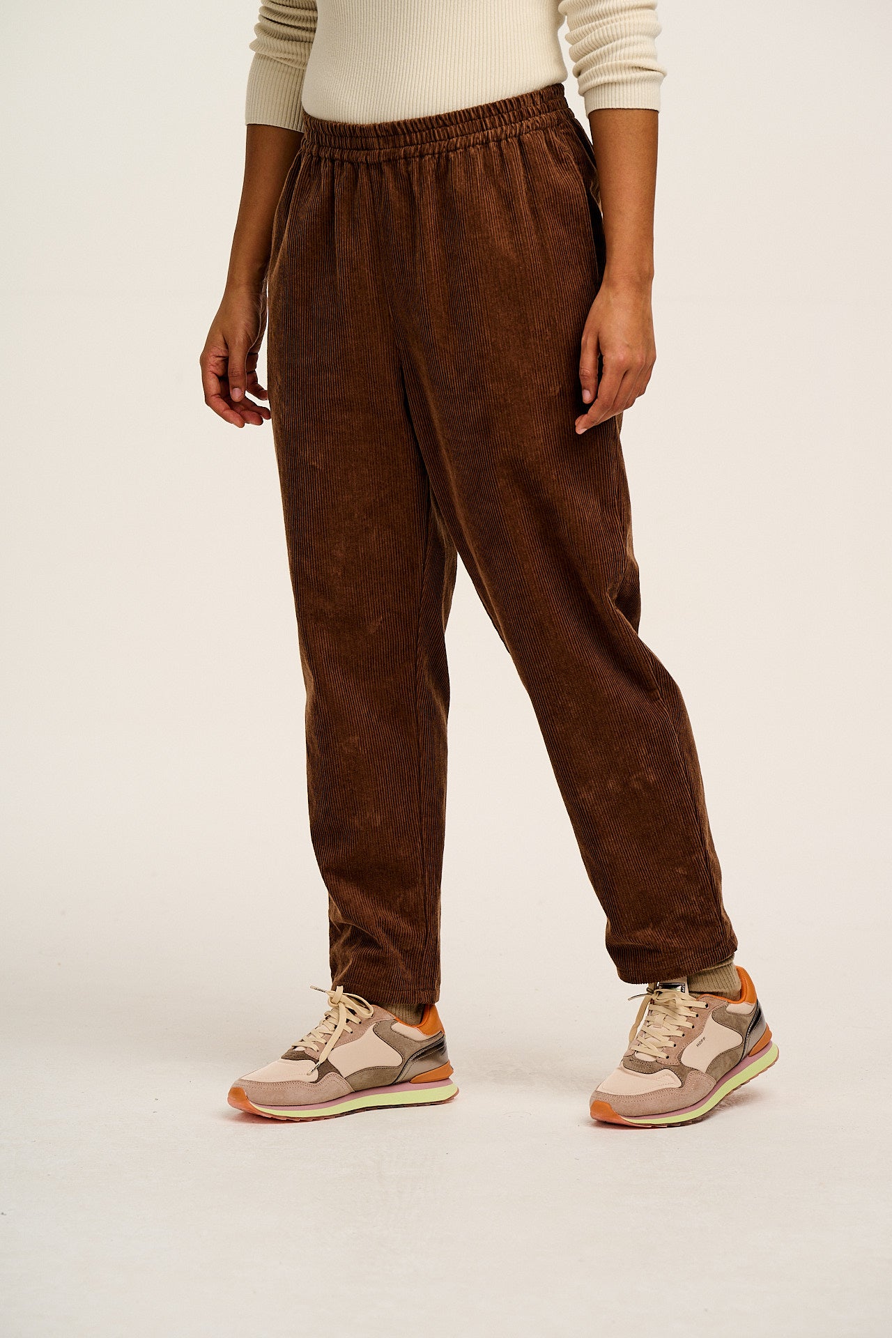 Billie - Corduroy Trousers in Oak Brown