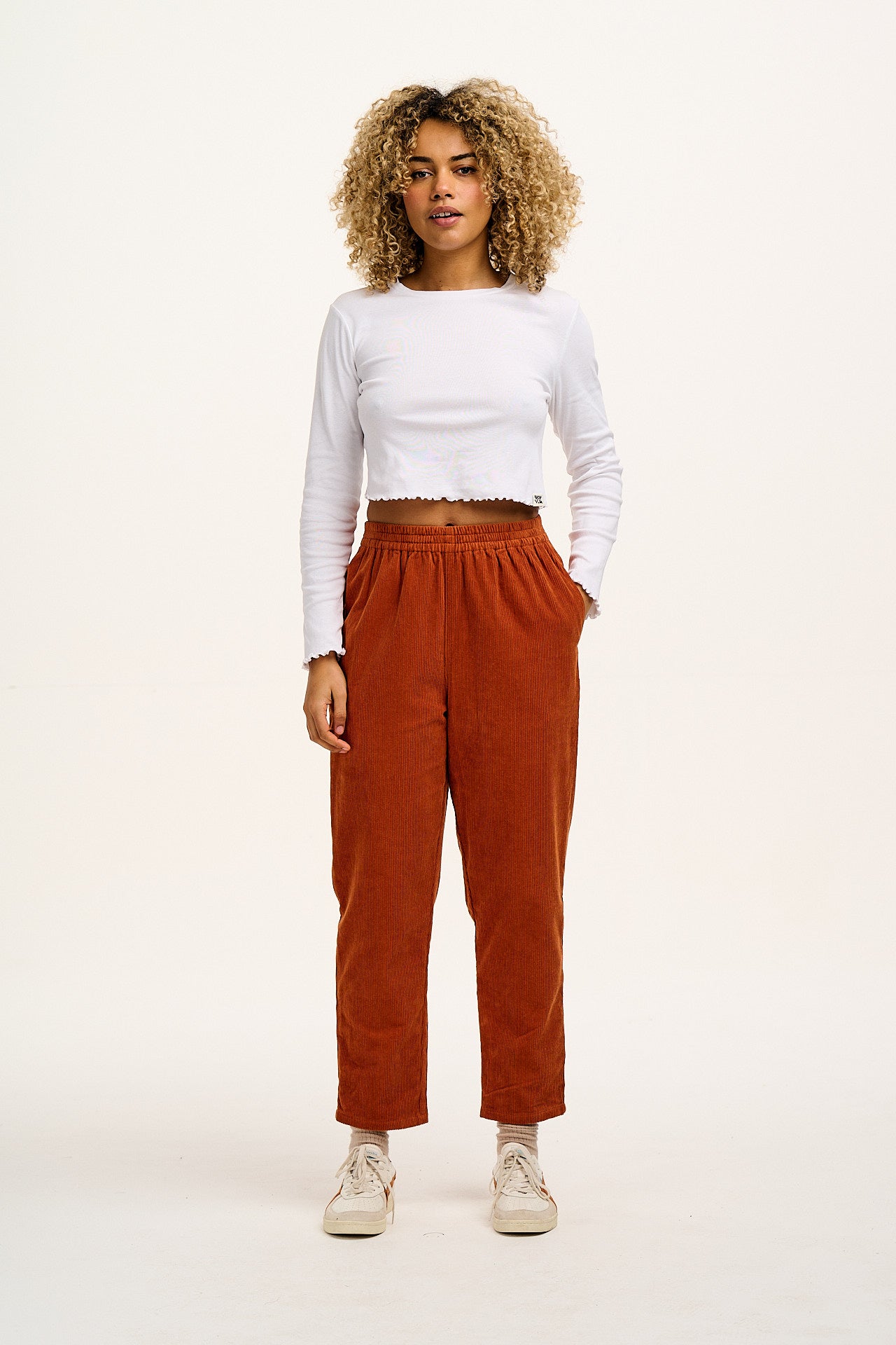 Billie - Corduroy Trousers in Red Clay