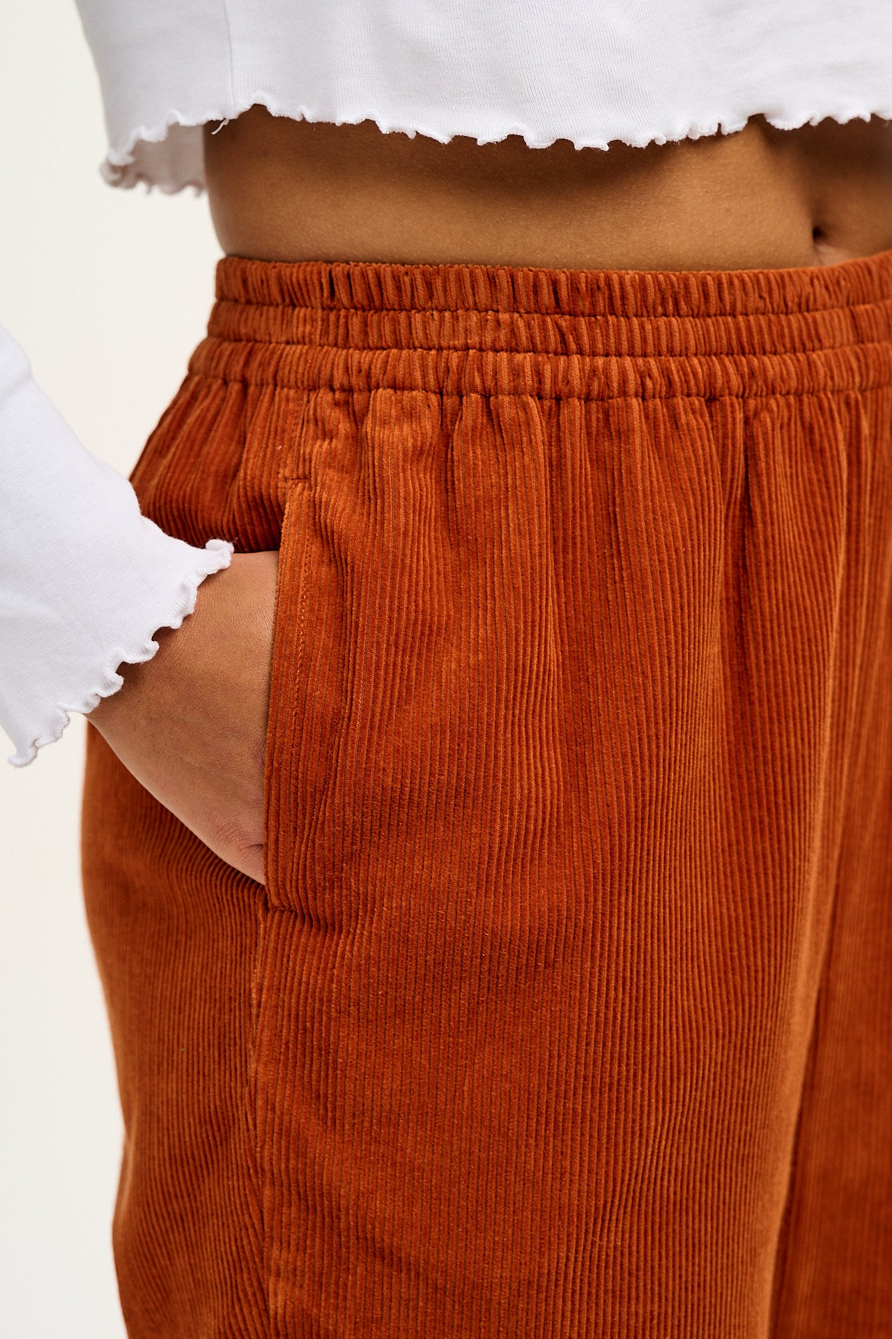 Billie - Corduroy Trousers in Red Clay