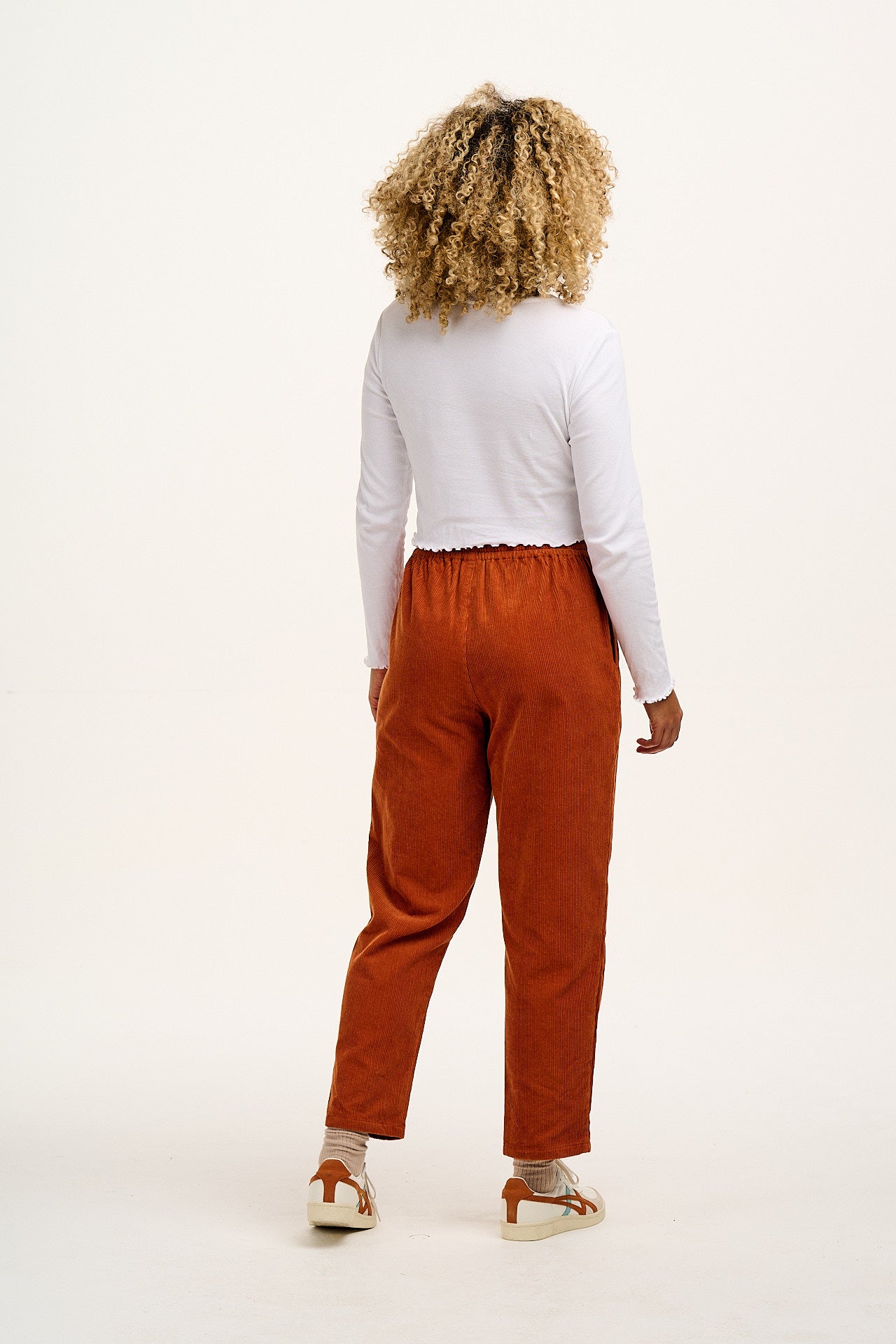 Billie - Corduroy Trousers in Red Clay