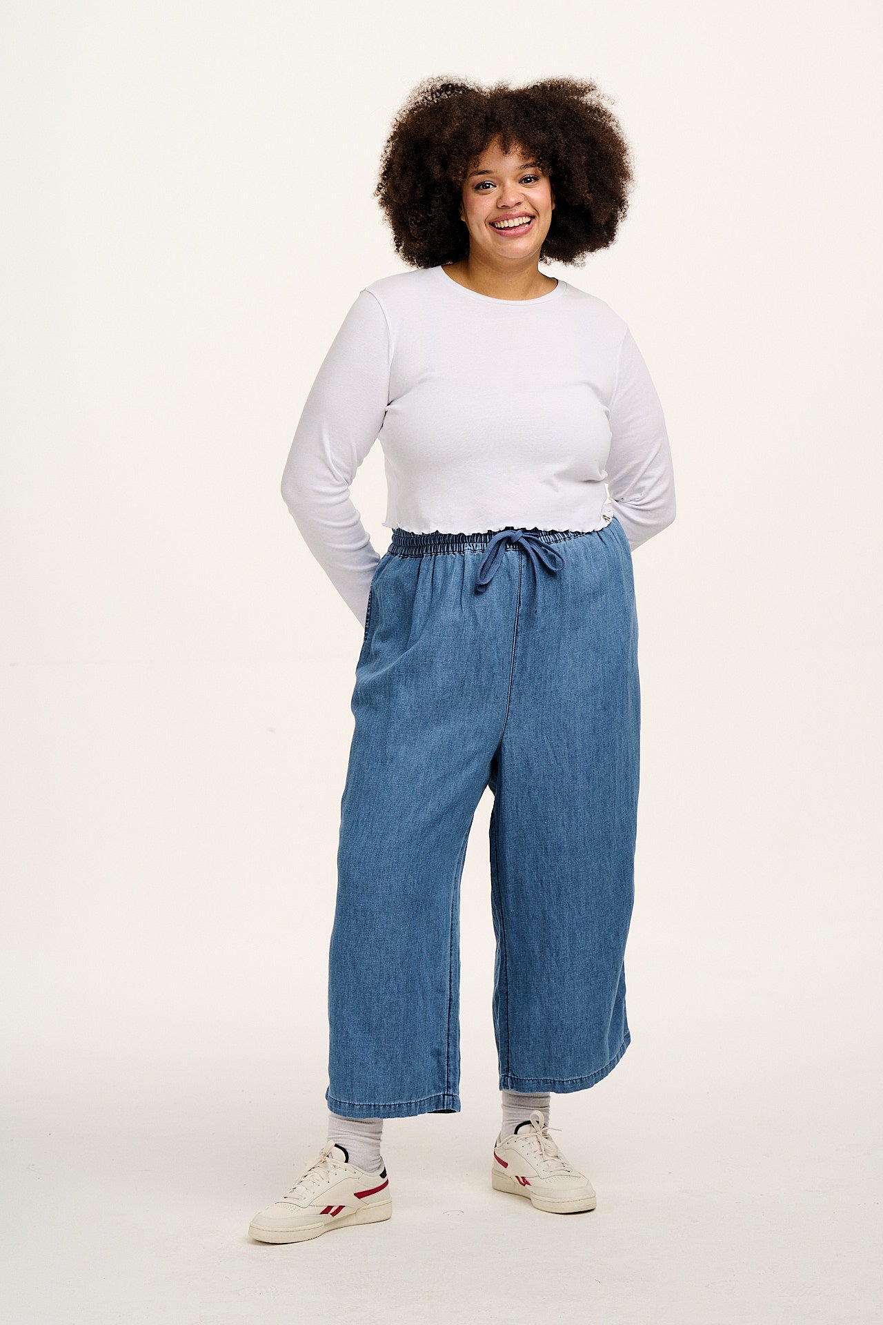 Chuck - Cotton & Hemp Trousers in Mid Wash Blue