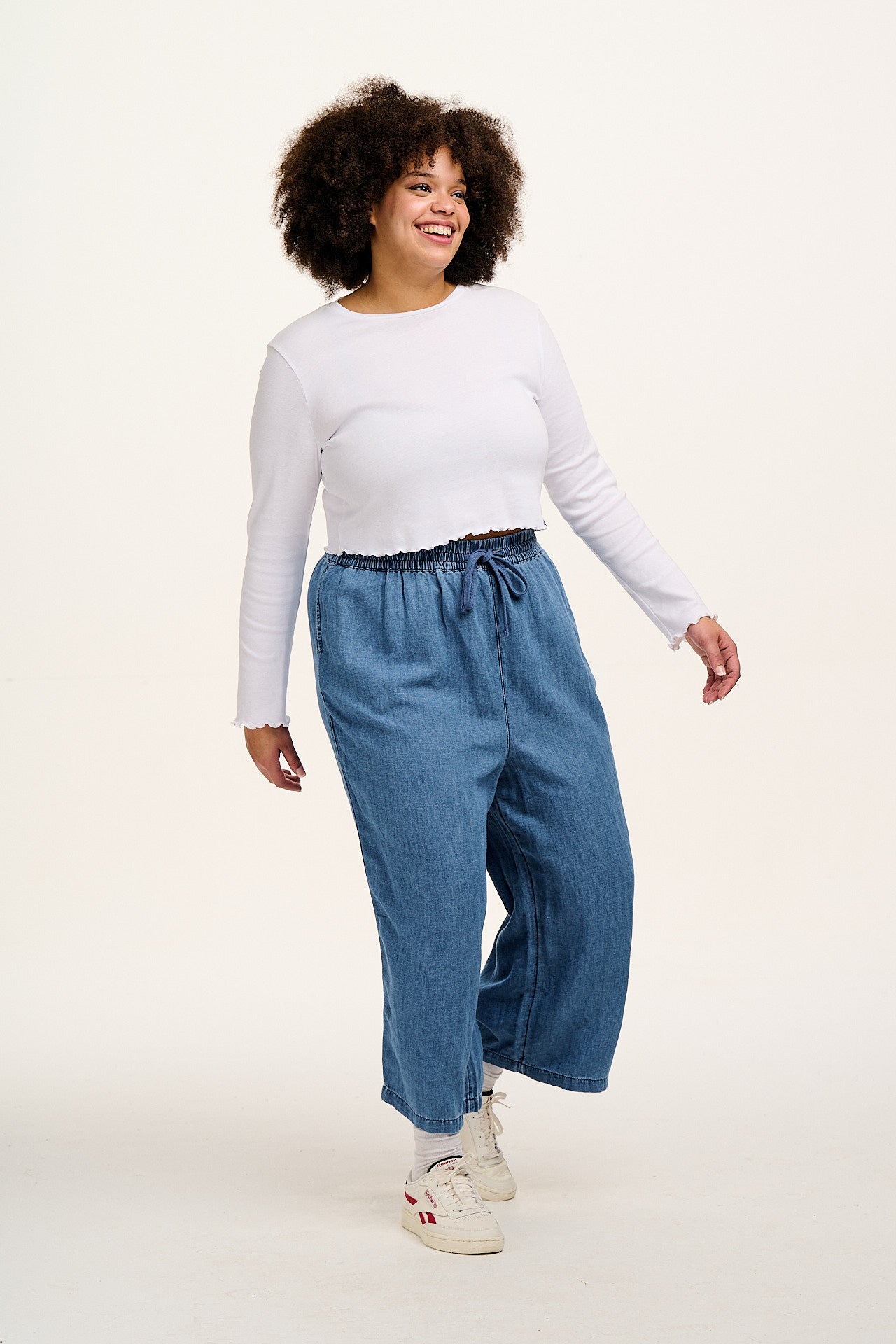 Chuck - Cotton & Hemp Trousers in Mid Wash Blue