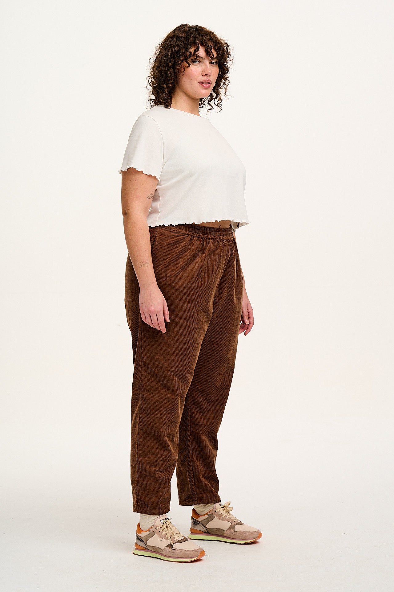 Billie - Corduroy Trousers in Oak Brown