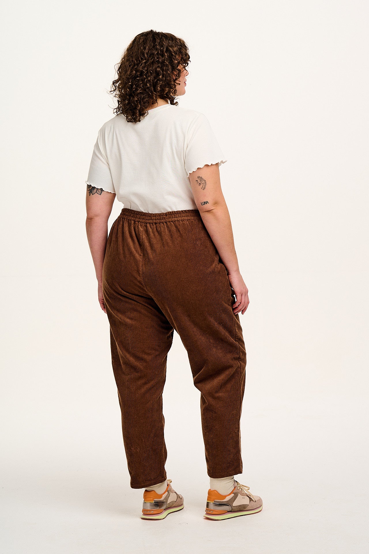 Billie - Corduroy Trousers in Oak Brown