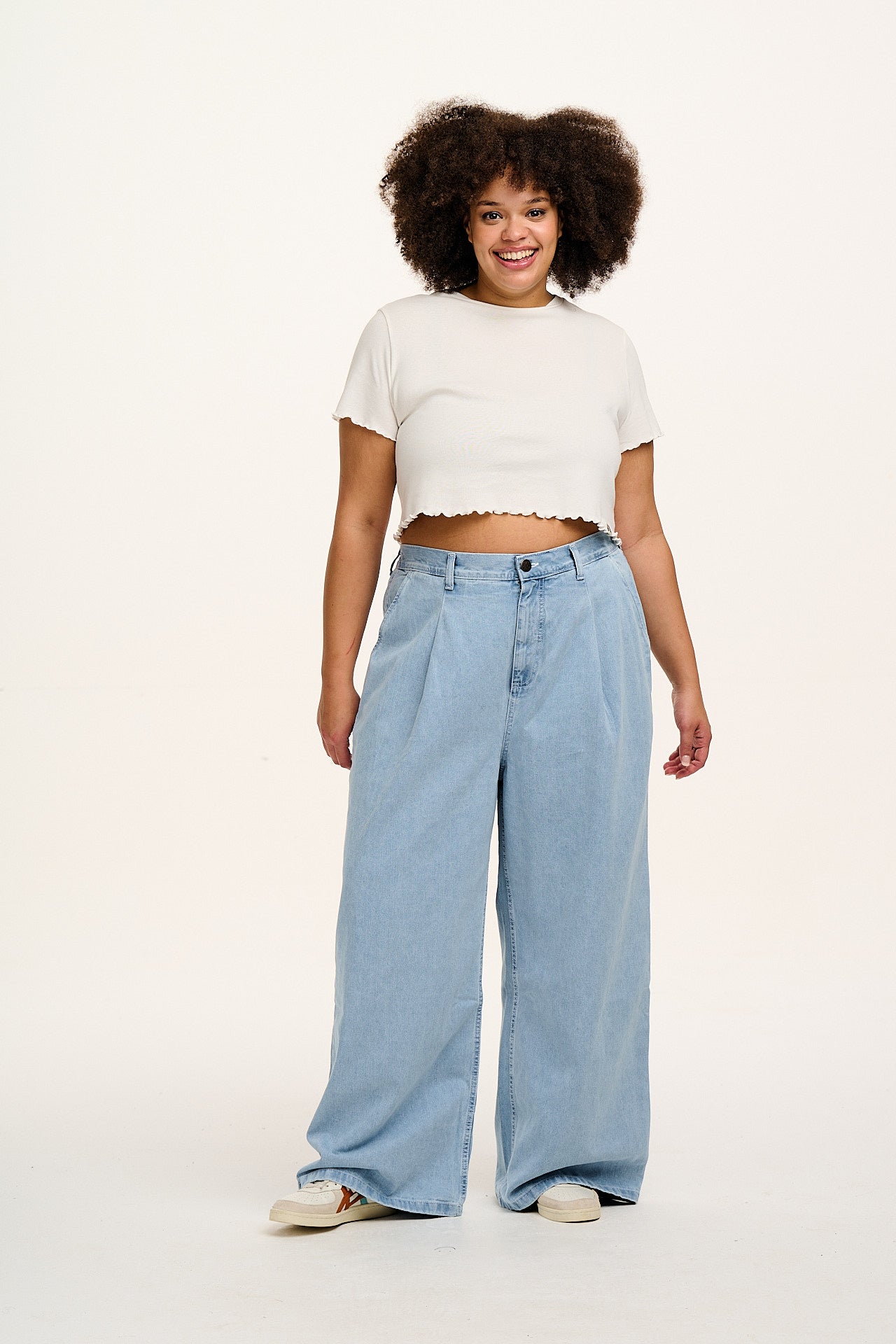 Cole - Baggy Wide Leg Denim Jeans in Light Wash Blue