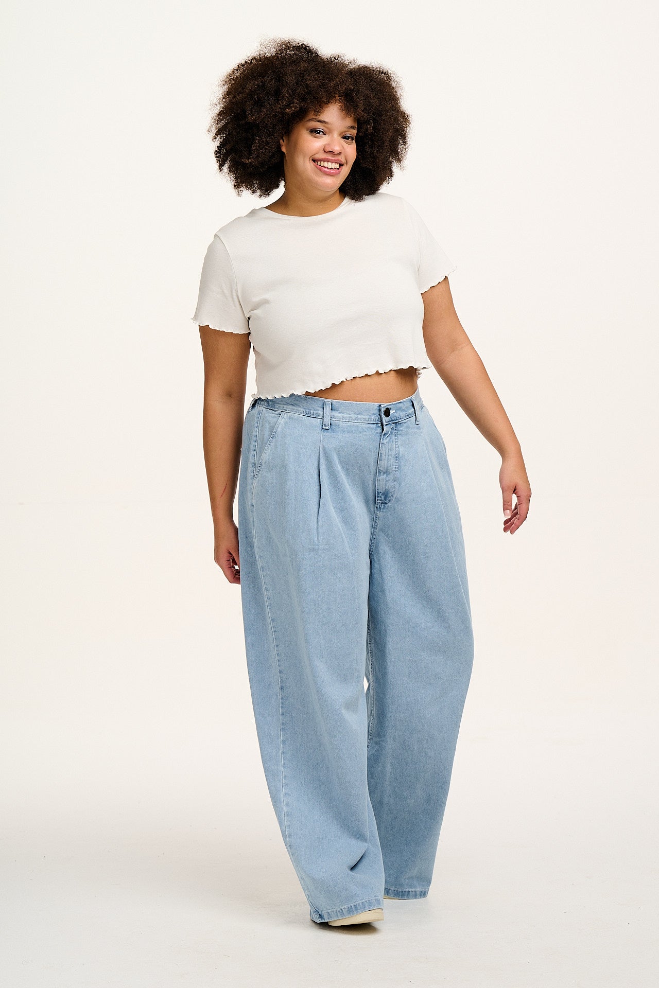 Cole - Baggy Wide Leg Denim Jeans in Light Wash Blue