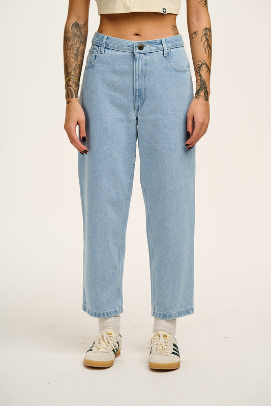 Drew - Cropped Straight Leg Denim Jeans in Light Wash Blue