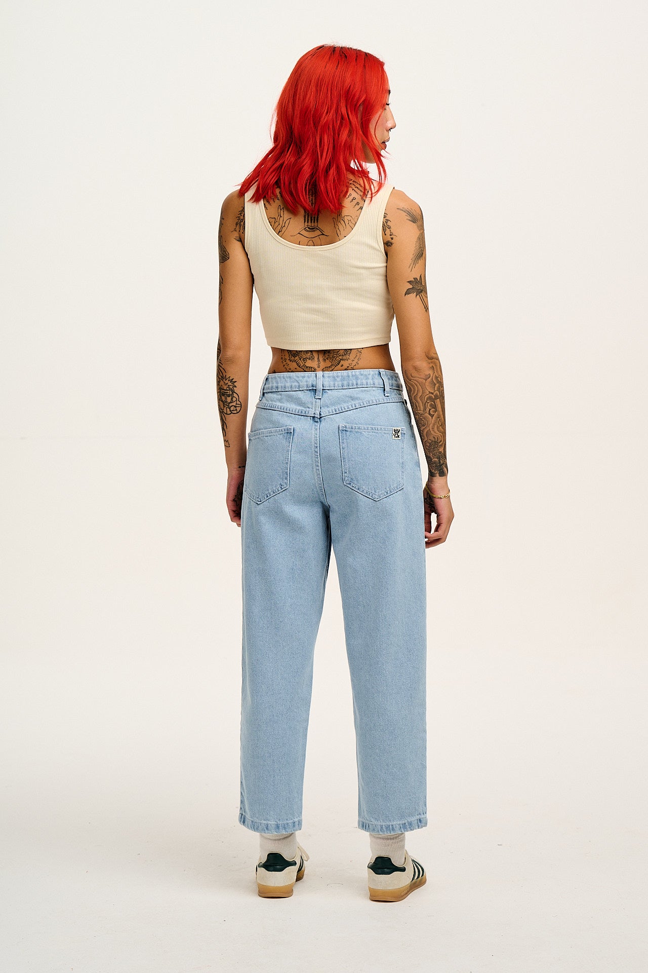 Drew - Cropped Straight Leg Denim Jeans in Light Wash Blue