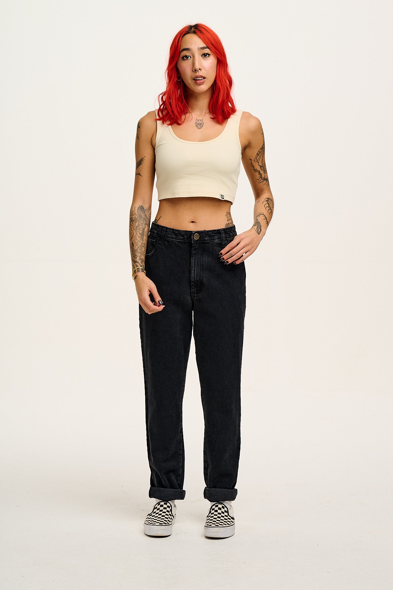 Dana - Mom Denim Jeans in Washed Black