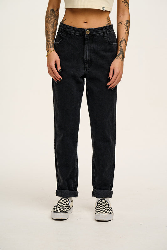 Dana - Mom Denim Jeans in Washed Black