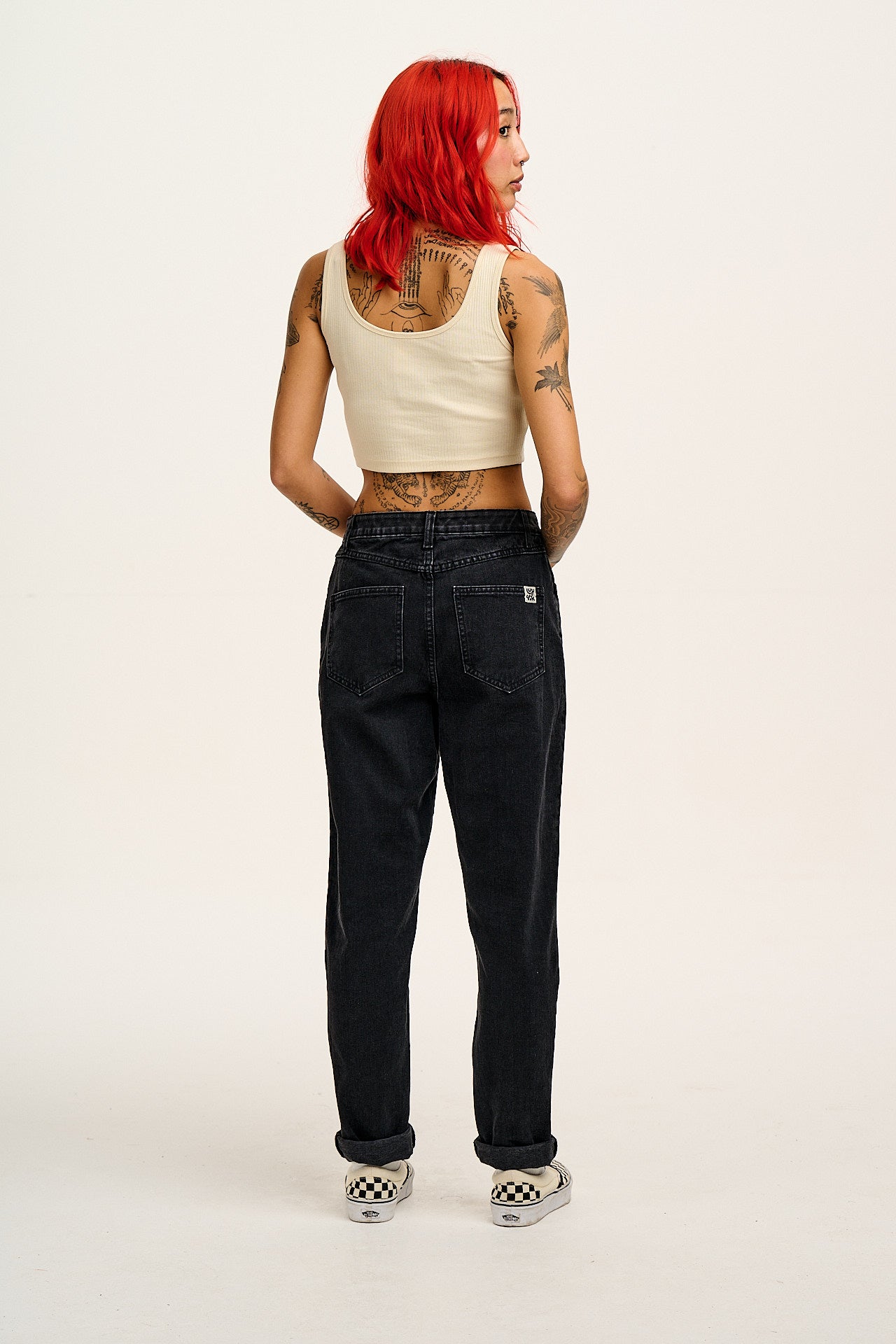 Dana - Mom Denim Jeans in Washed Black