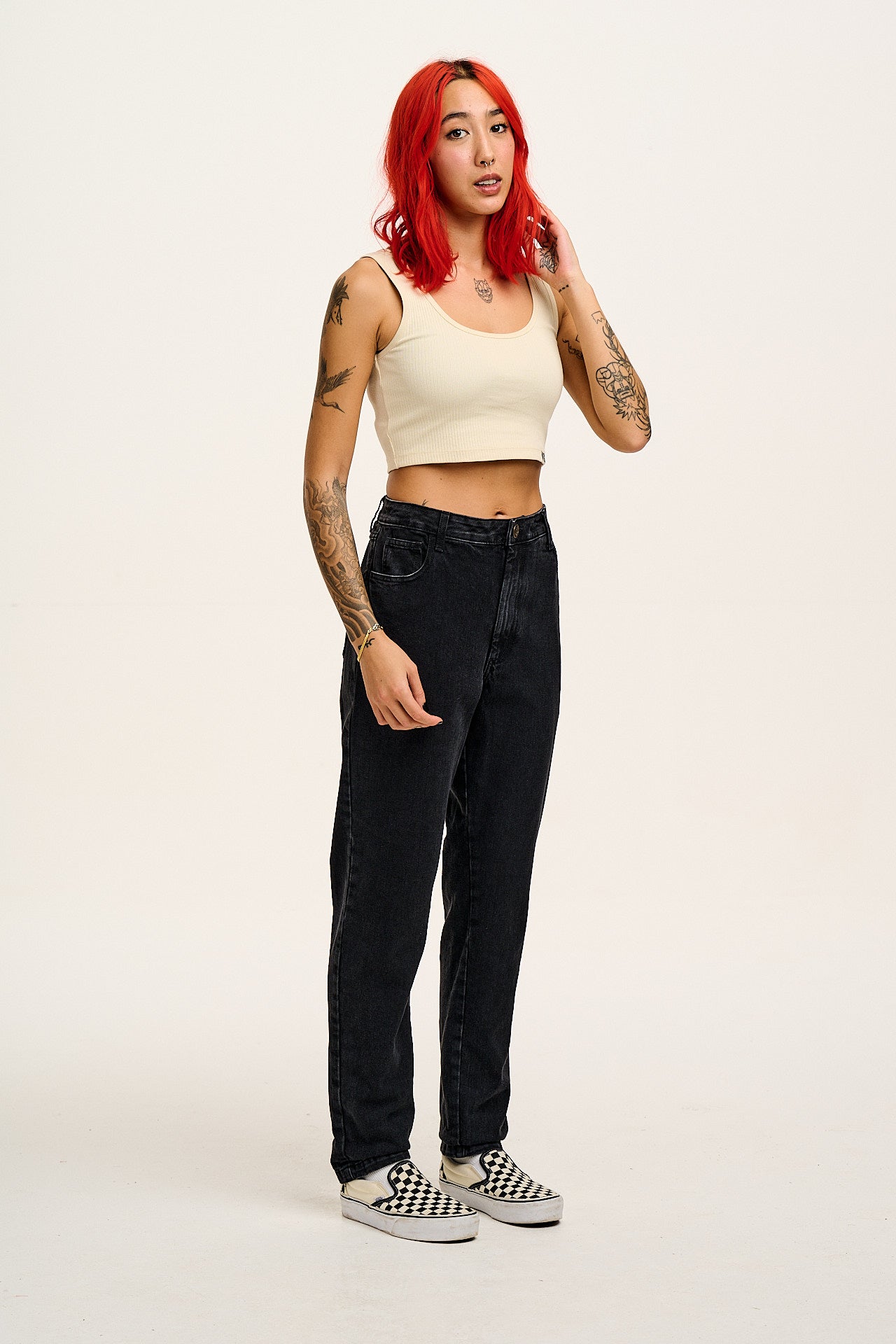 Dana - Mom Denim Jeans in Washed Black