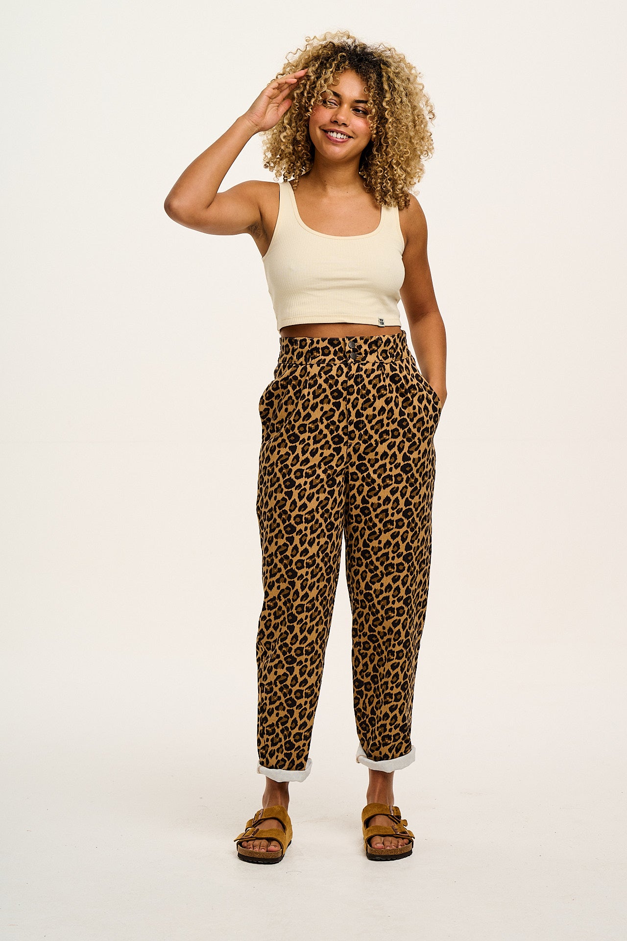 Addison - Tapered Twill Trousers in Leopard Print