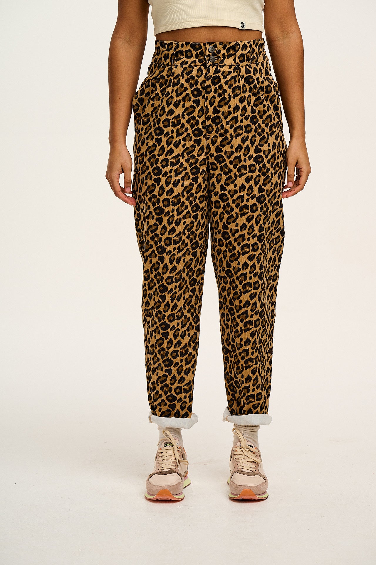 Addison - Tapered Twill Trousers in Leopard Print