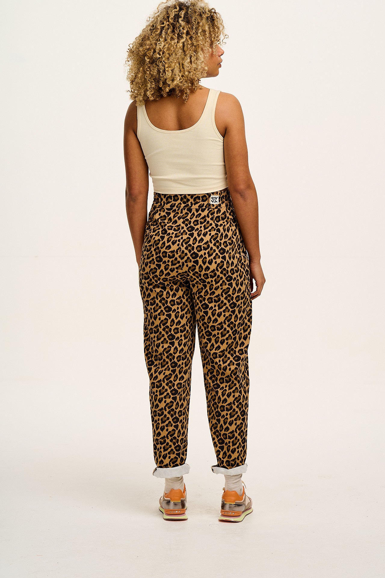 Addison - Tapered Twill Trousers in Leopard Print