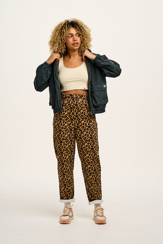 Addison - Tapered Twill Trousers in Leopard Print