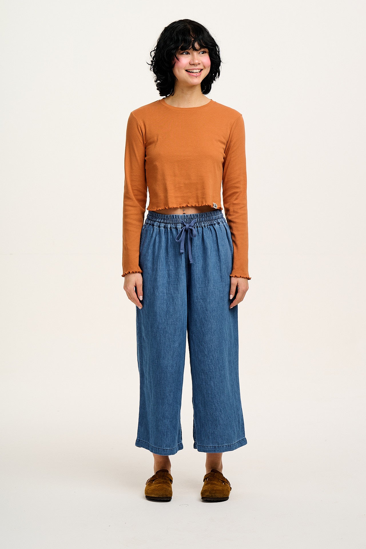 Chuck - Cotton & Hemp Trousers in Mid Wash Blue