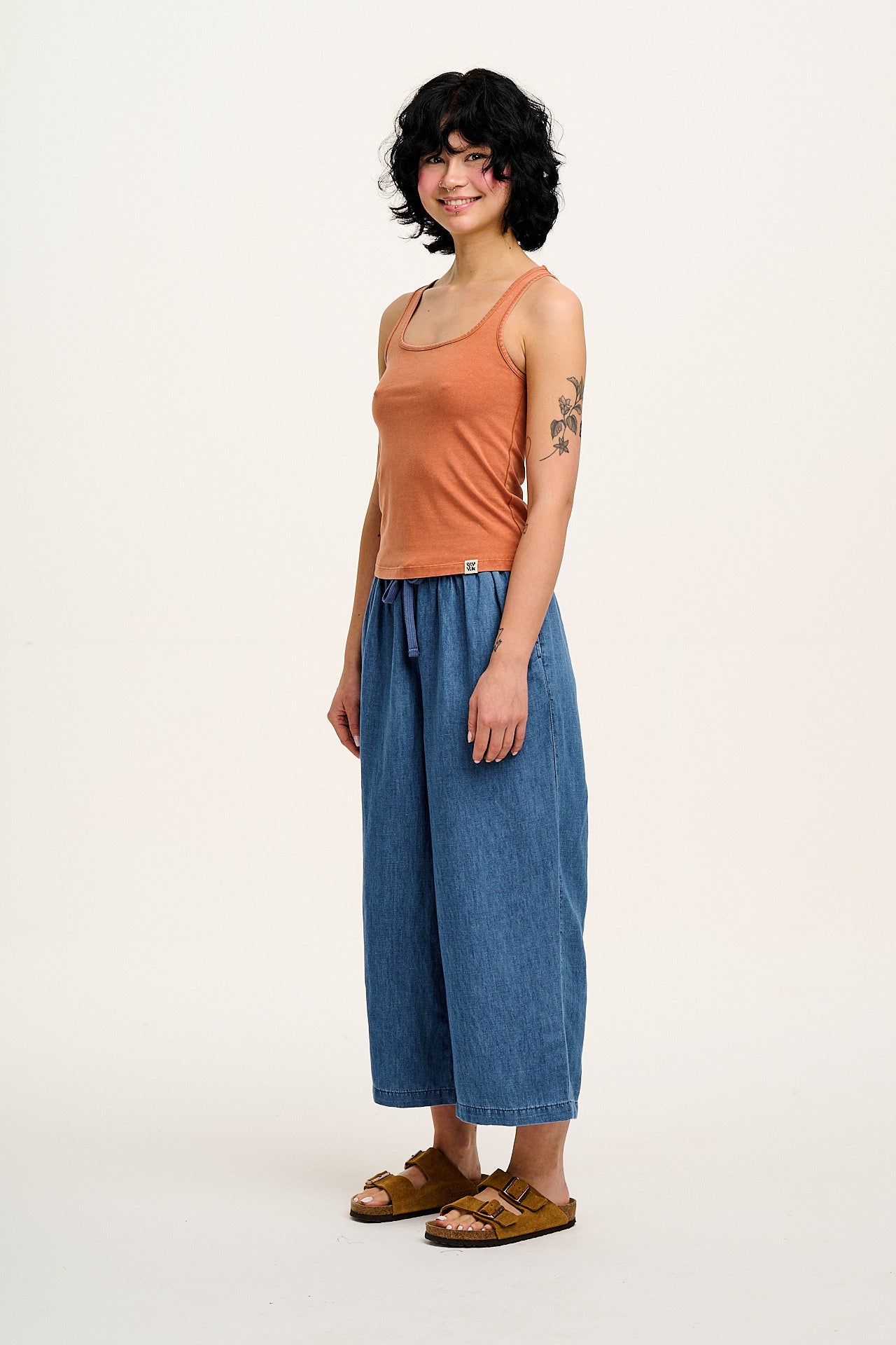 Chuck - Cotton & Hemp Trousers in Mid Wash Blue