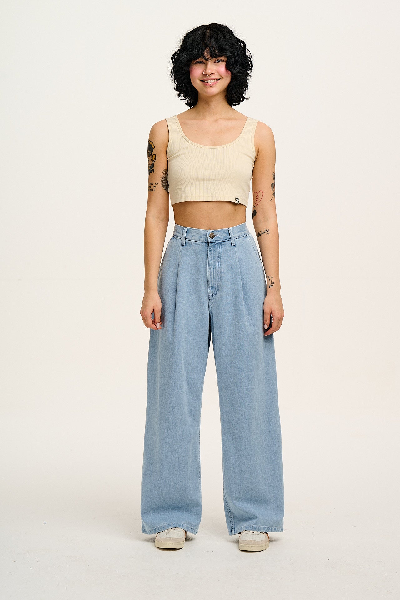 Cole - Baggy Wide Leg Denim Jeans in Light Wash Blue