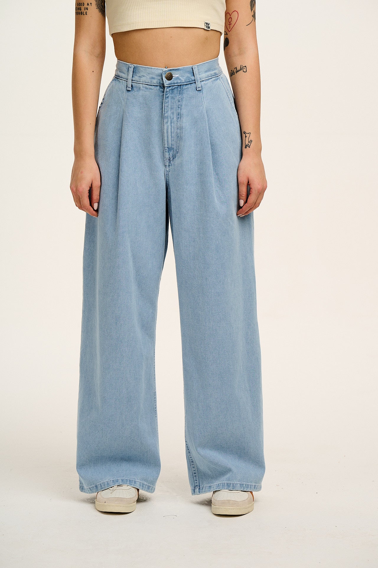 Cole - Baggy Wide Leg Denim Jeans in Light Wash Blue