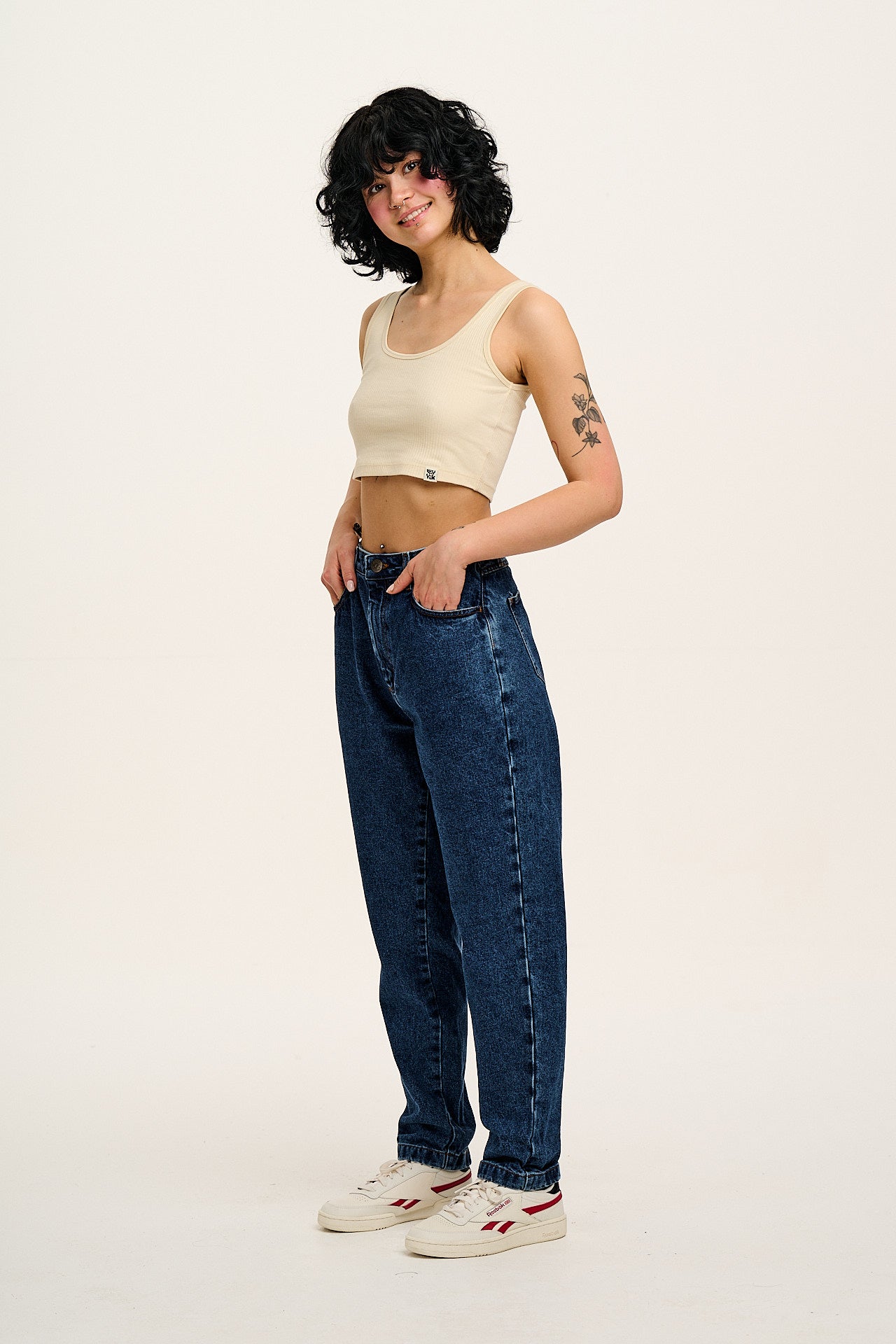 Dana - Mom Denim Jeans in Mid Wash Blue