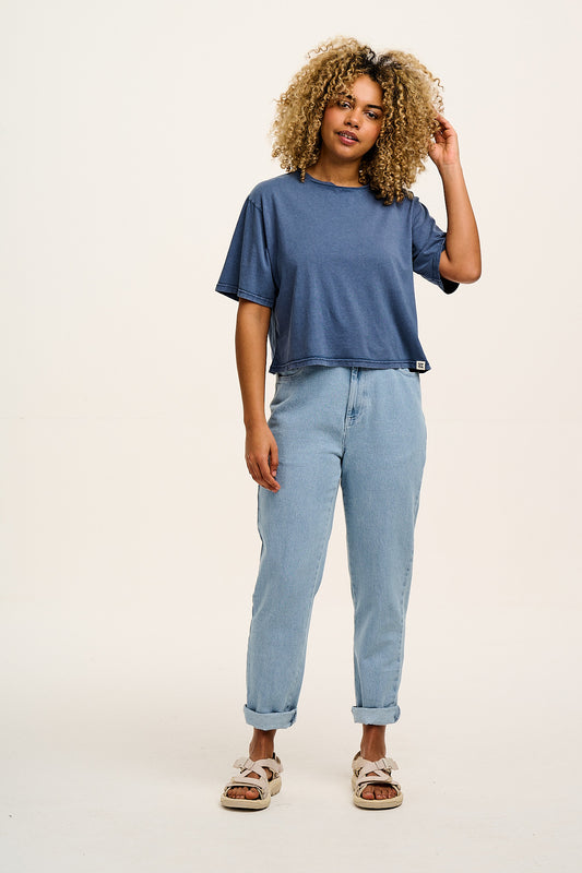 Dana - Mom Denim Jeans in Light Wash Blue