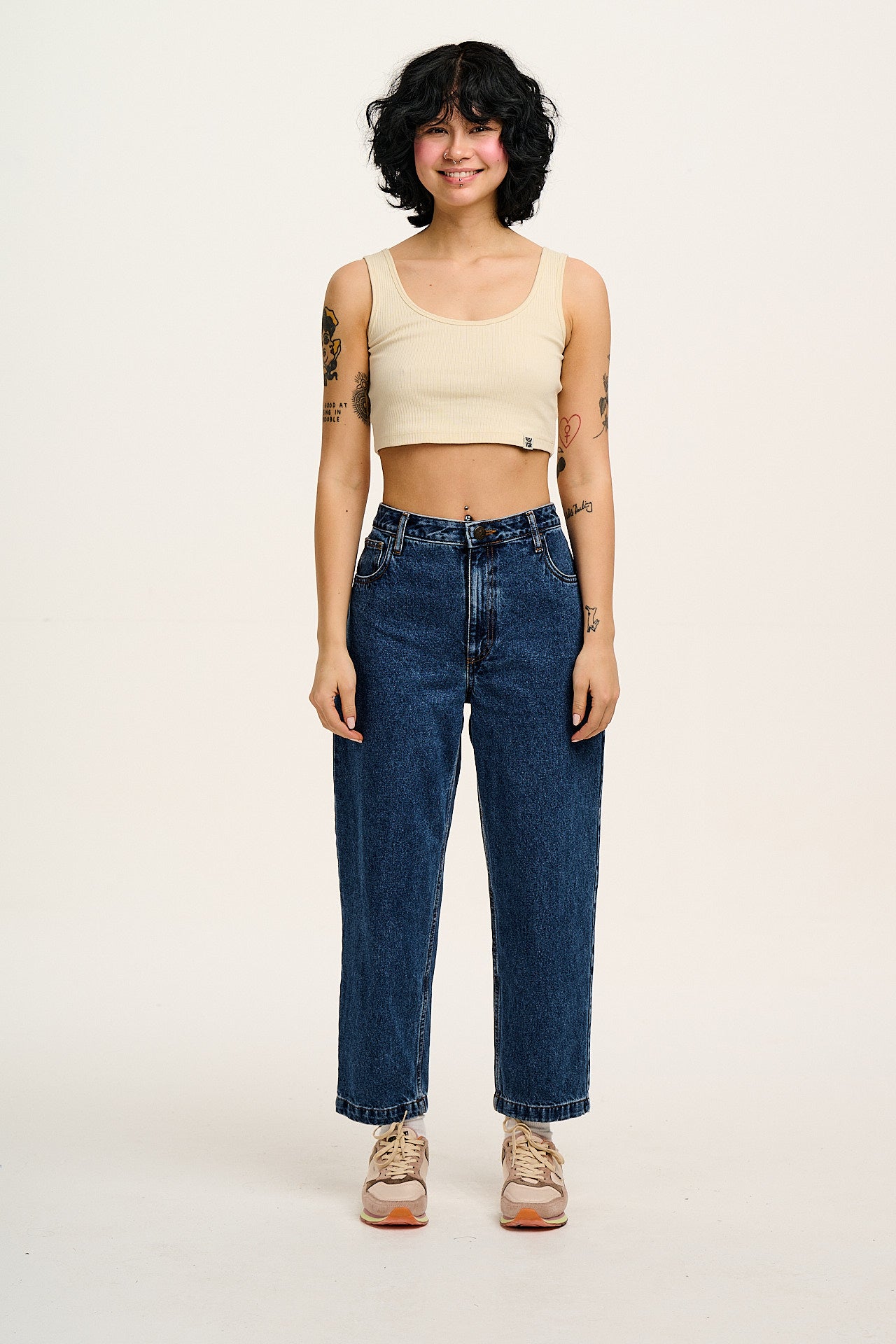 Drew - Cropped Straight Leg Denim Jeans in Mid Wash Blue