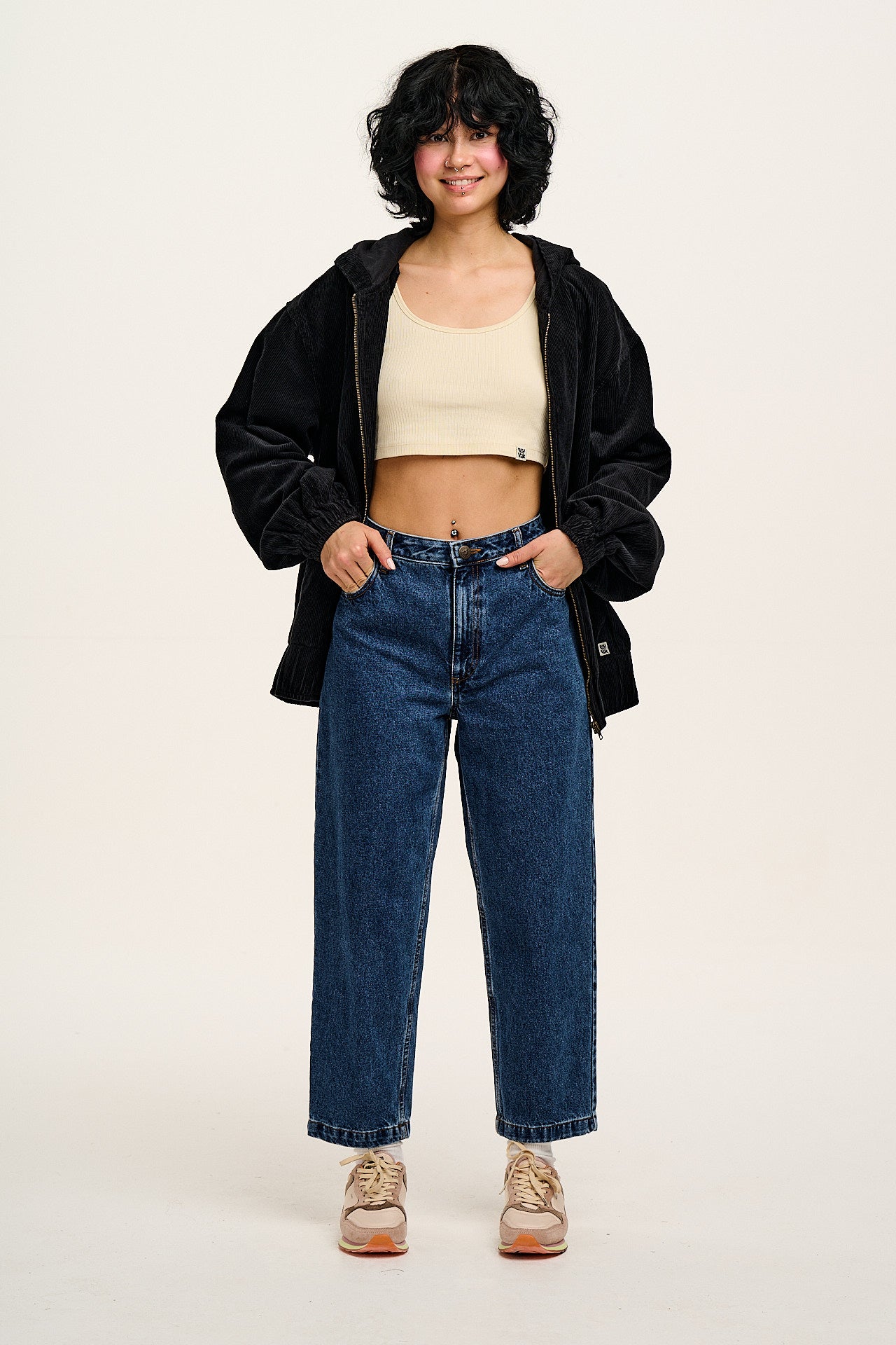 Drew - Cropped Straight Leg Denim Jeans in Mid Wash Blue