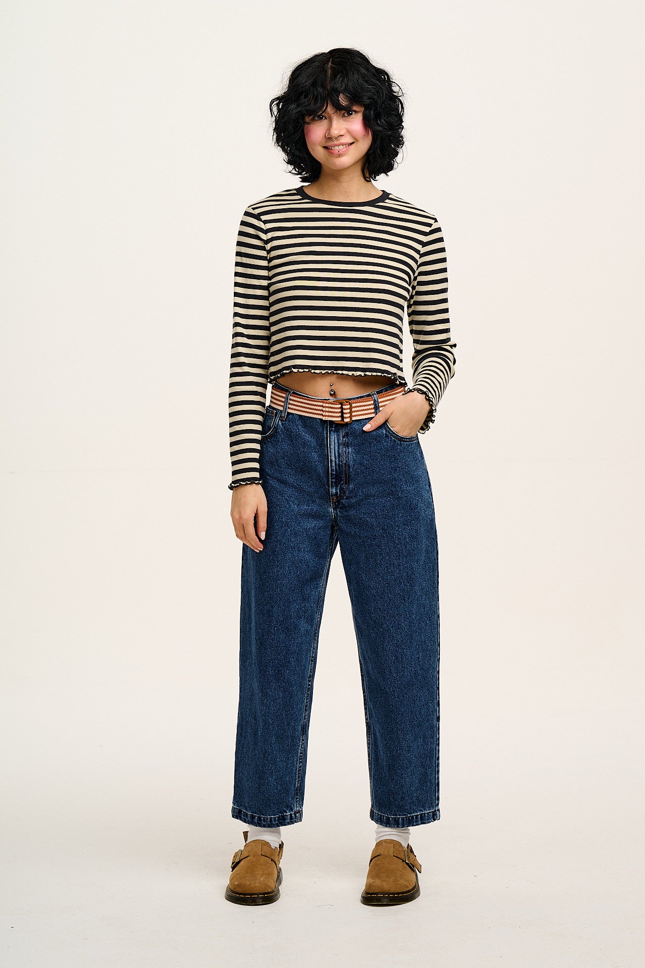 Drew - Cropped Straight Leg Denim Jeans in Mid Wash Blue